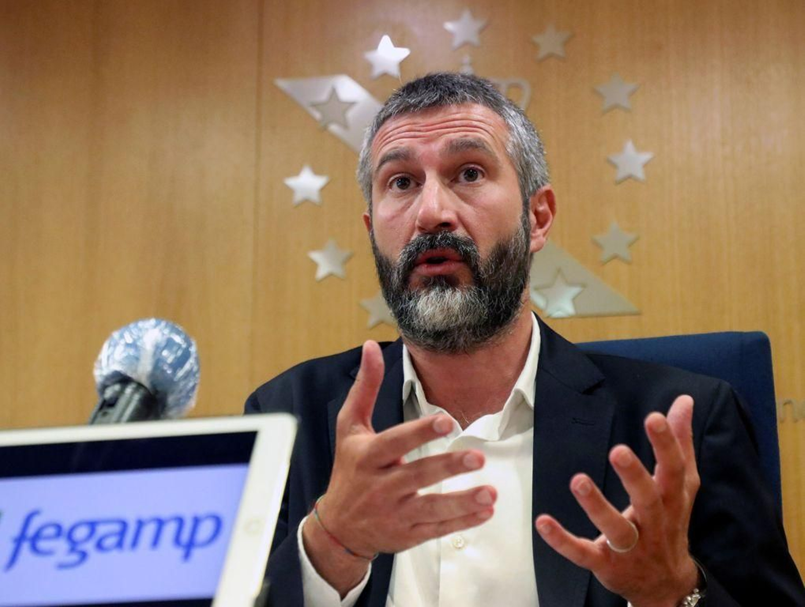 Alberto Varela, presidente de la Fegamp, durante la rueda de prensa.