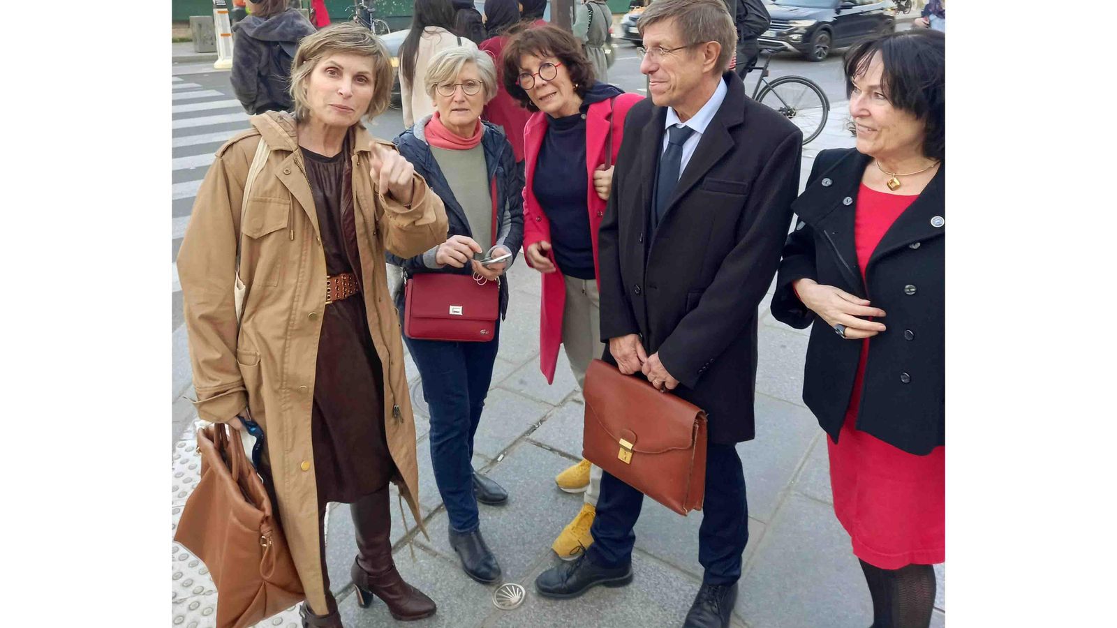 Nava Castro en París web