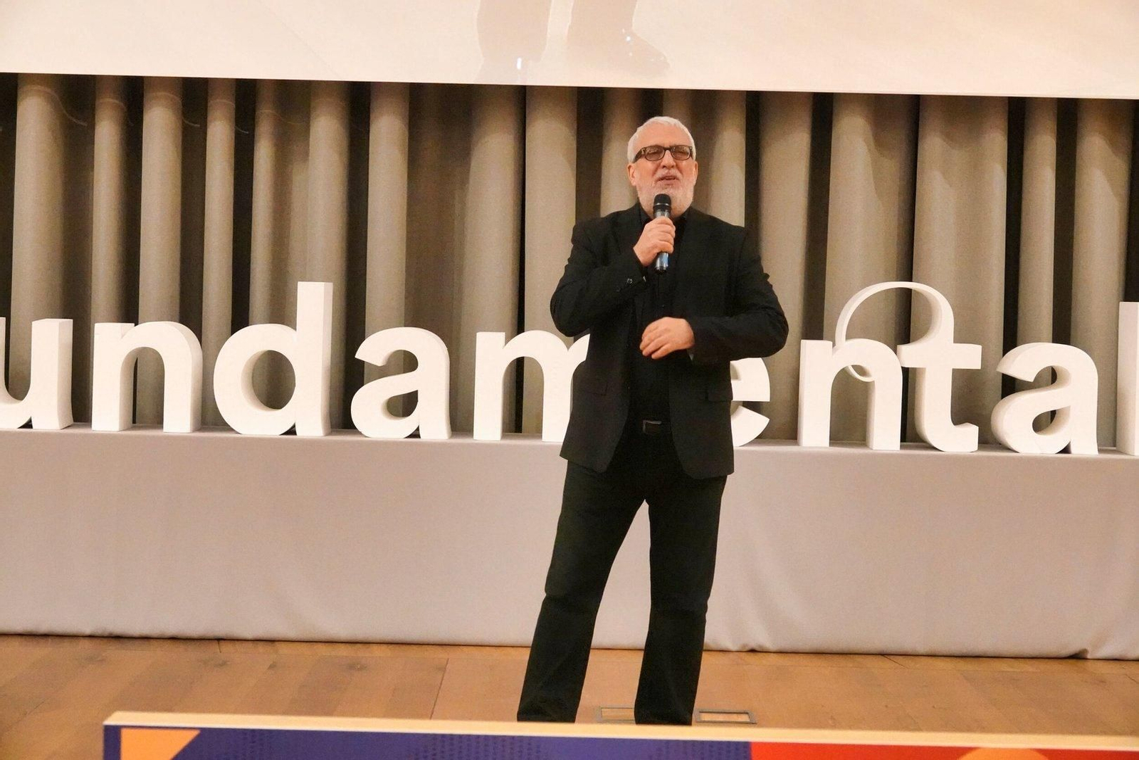 Leo Harlem en la feria empresarial en la facultad de económicas de la UVigo.