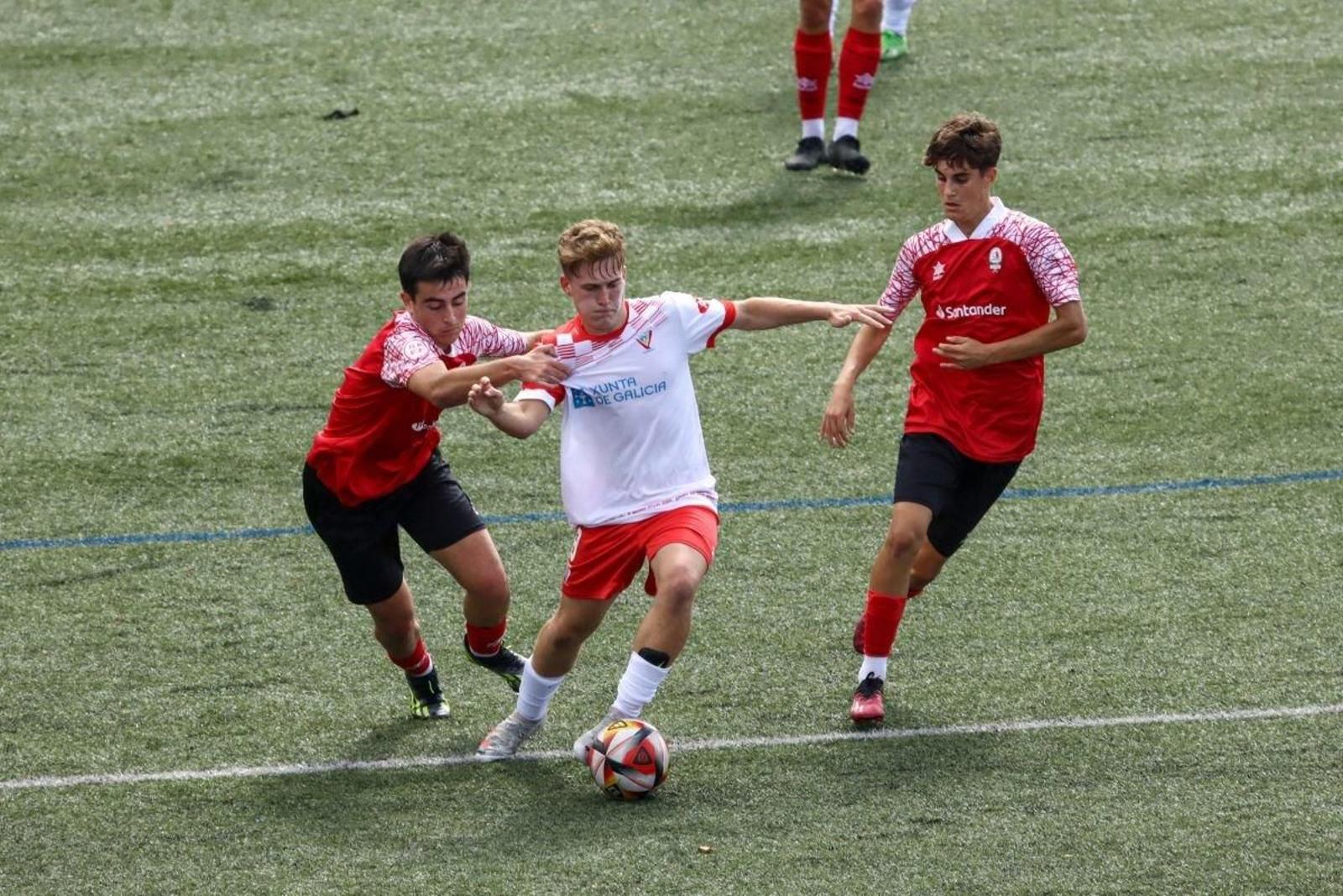 El Val Miñor no sacó nada positivo ayer y no acaba de alejarse del peligro.