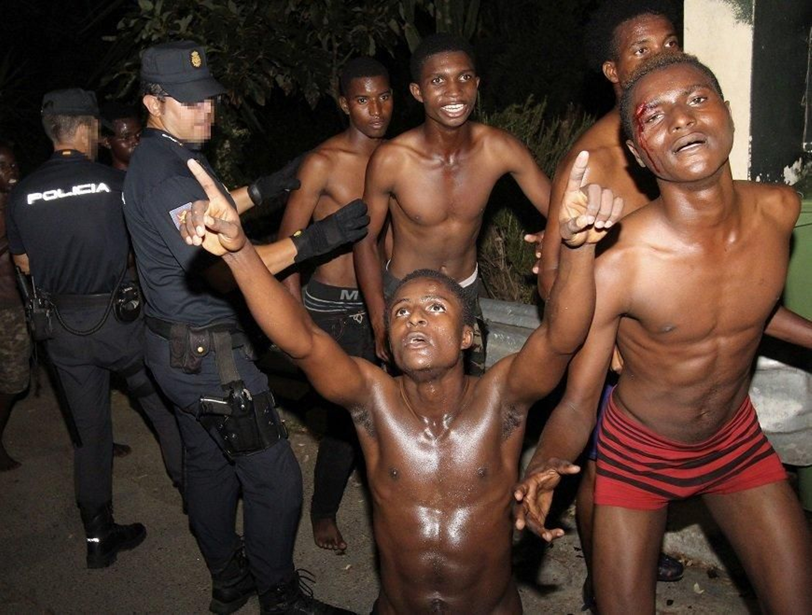 Un total de 187 inmigrantes lograron entrar a España a través de Ceuta el pasado lunes.