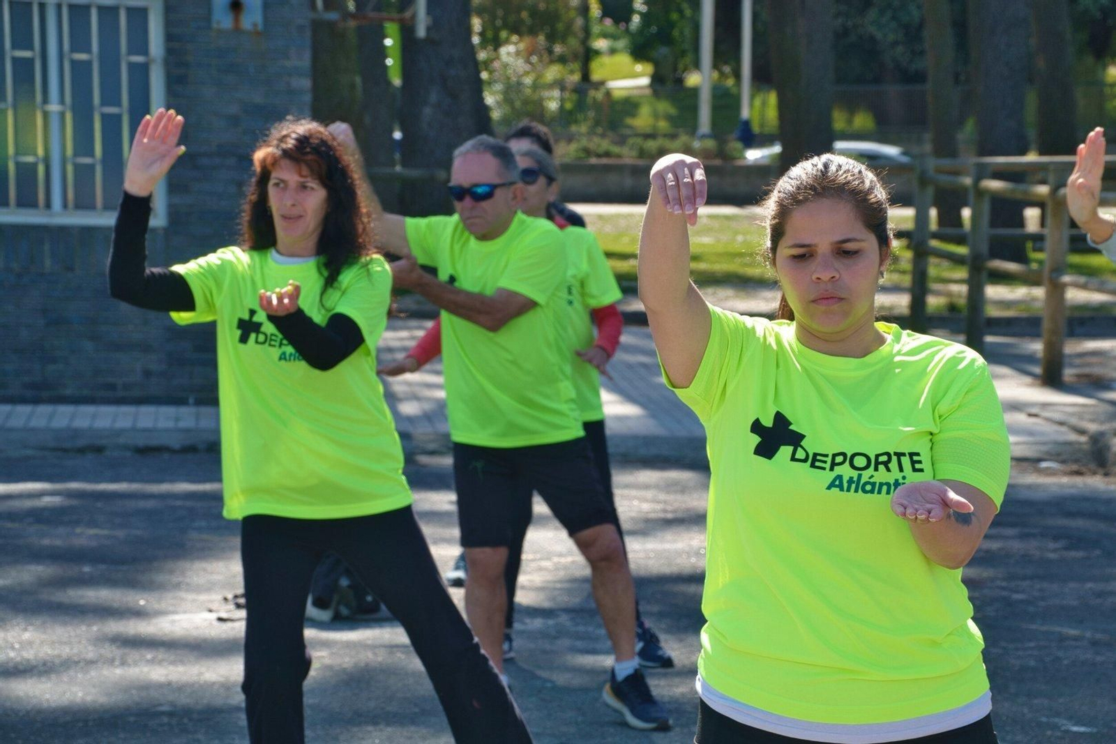 Sesión de taichí de +Deporte Atlántico en Samil.