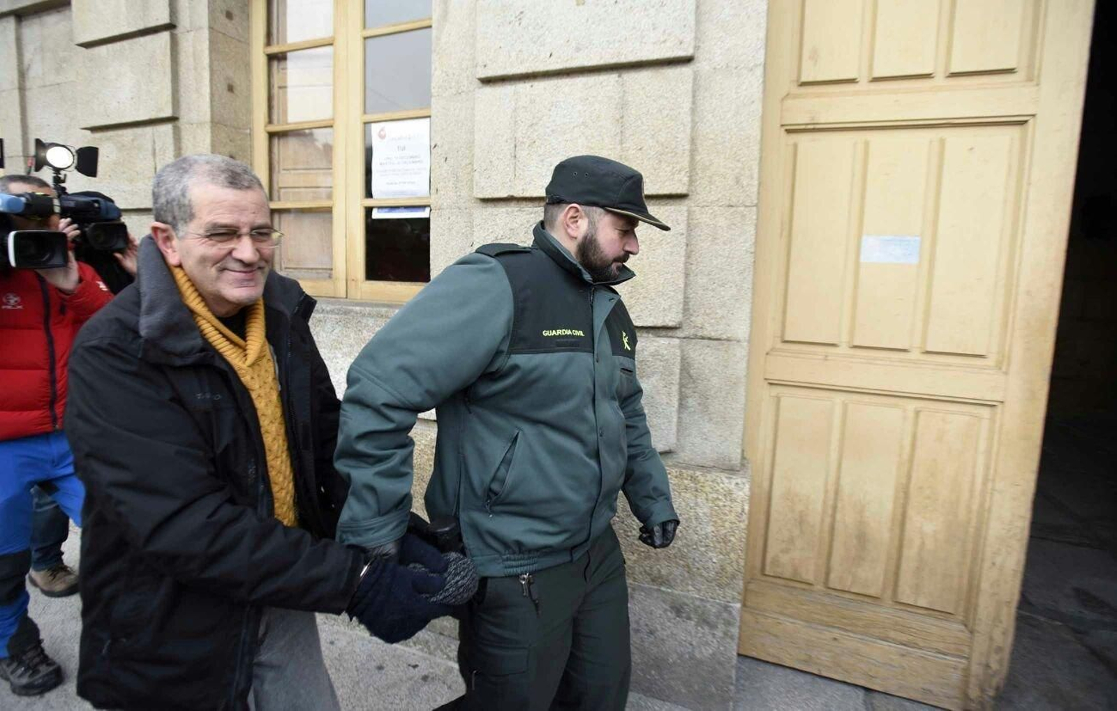 Miguel Rosendo, a su llegada a los juzgados de Tui. // Lanfoco
