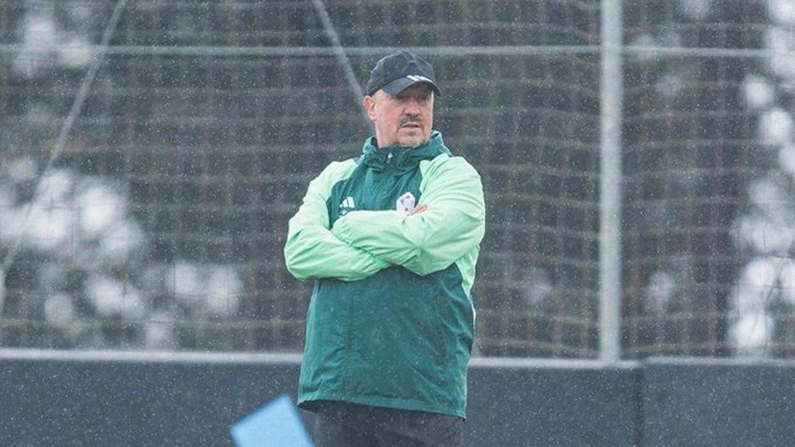 Rafa Benítez dirige un entrenamiento del Celta bajo la lluvia en la ciudad deportiva de Mos.