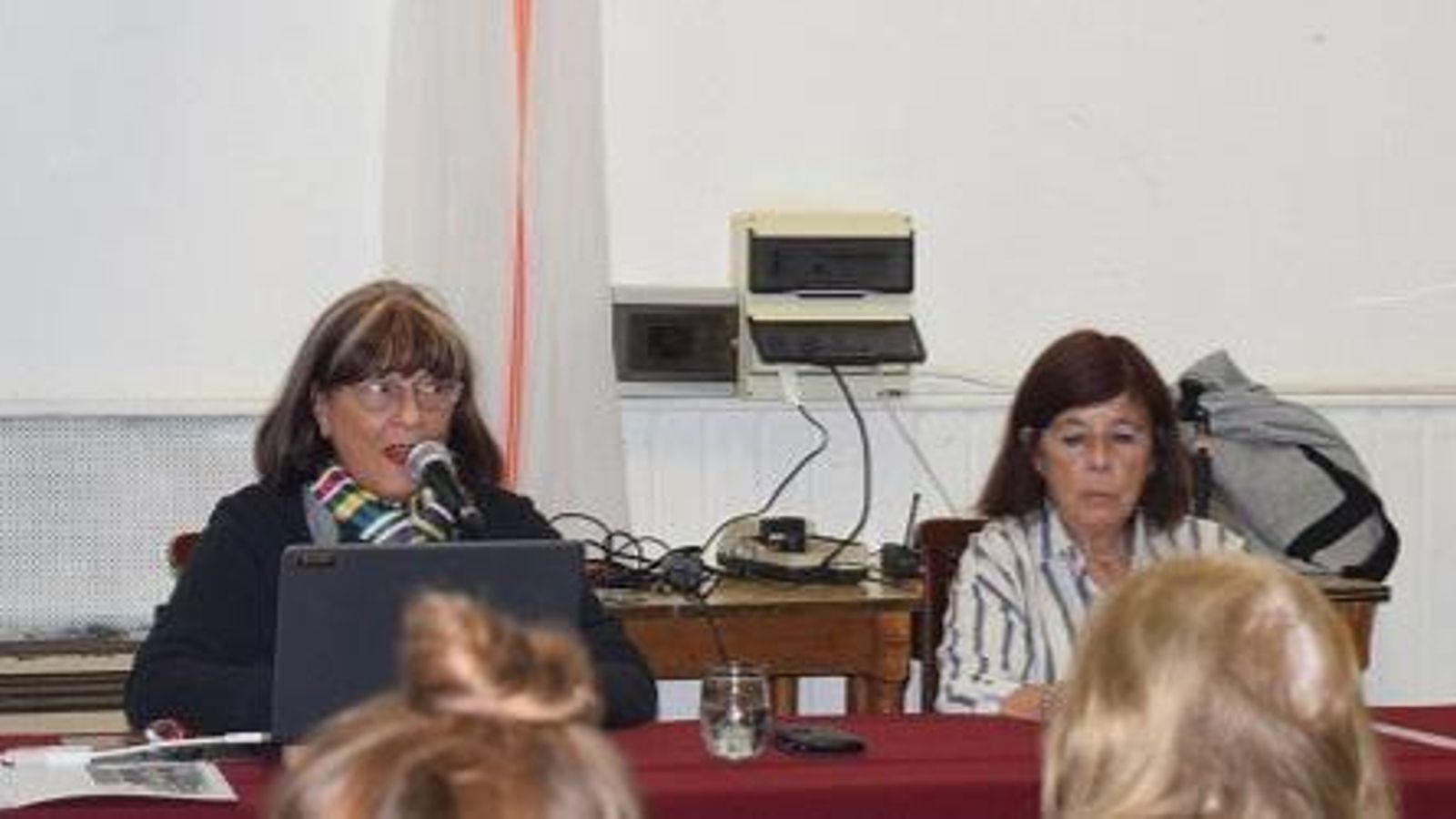 Mabel Olga Herrero Pérez, presidenta del CRE de Bahía Blanca y consejera del CGCEE, con Estela Ester Menéndez Carro, secretaria del CRE de Bahía Blanca