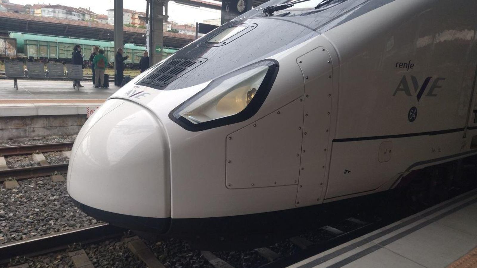 La punta de lanza del tren Avril, en Ourense.