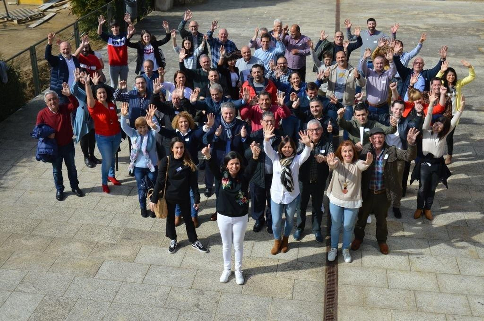 Equipo al completo de colaboradores de Nidia Arévalo, ayer en el Pazo de Mos.