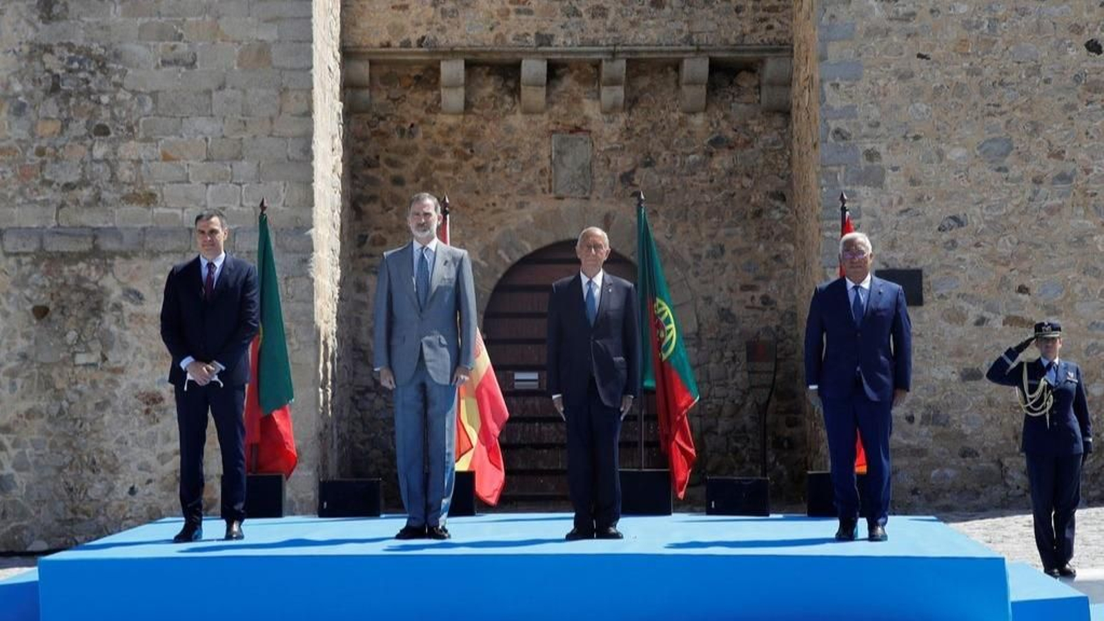 Un momento del acto oficial que se llevó a cabo en la explanada del castillo de Elvas.