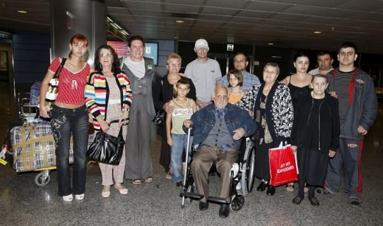 Algunos de los españoles evacuados de Tiflis.