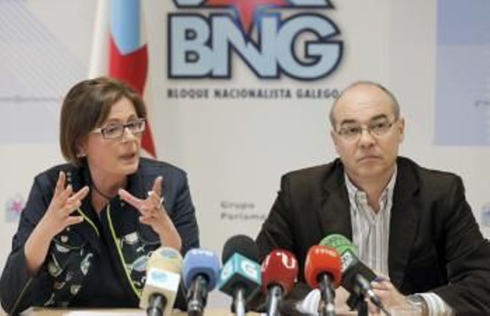 El portavoz parlamentario del BNG, Francisco Jorquera, y la portavoz de Igualdad, Carme Adán.