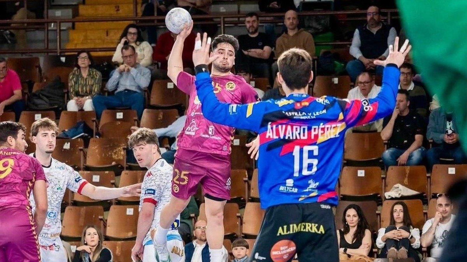 Arnau Fernández se incorpora a la disciplina del Cangas.