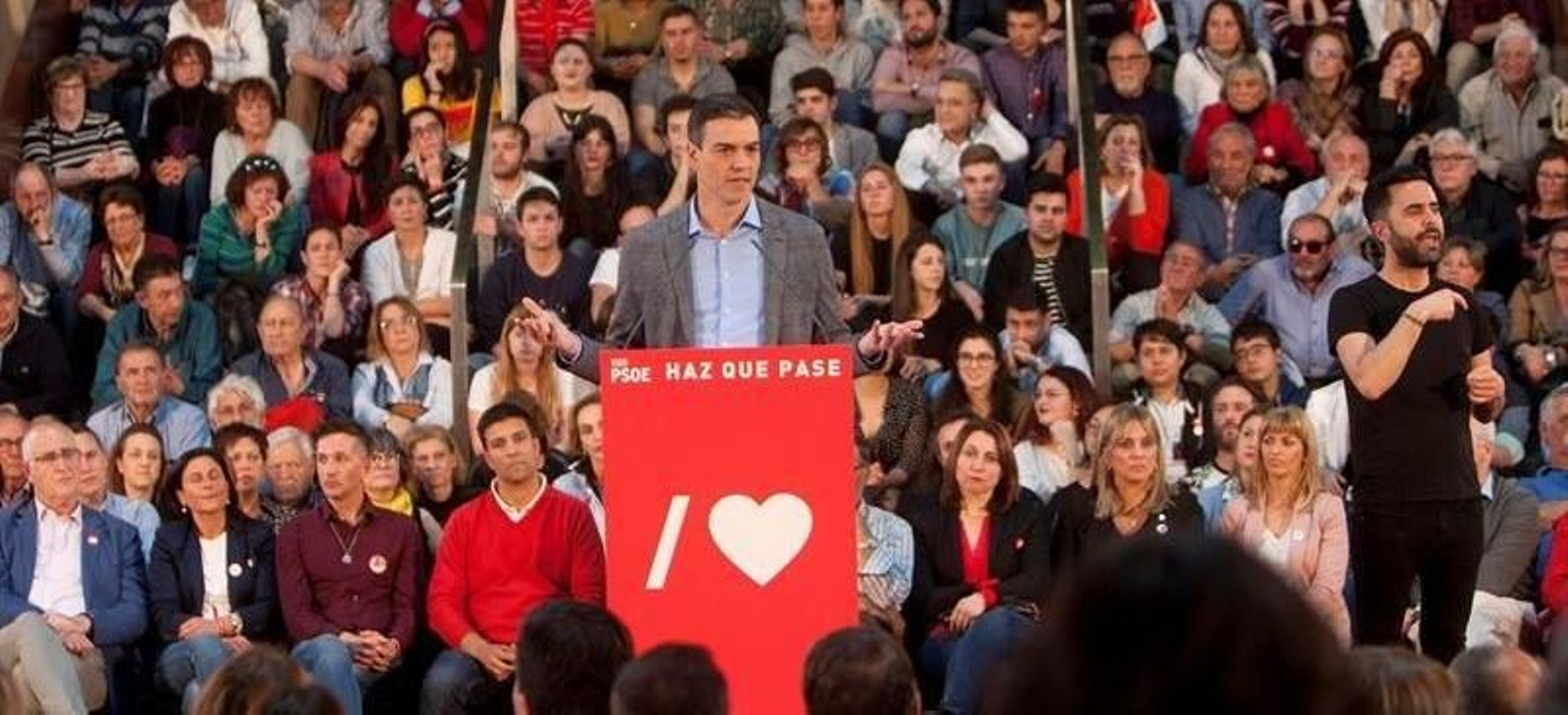 Pedro Sánchez, durante el ultimo  mitin  en Vigo