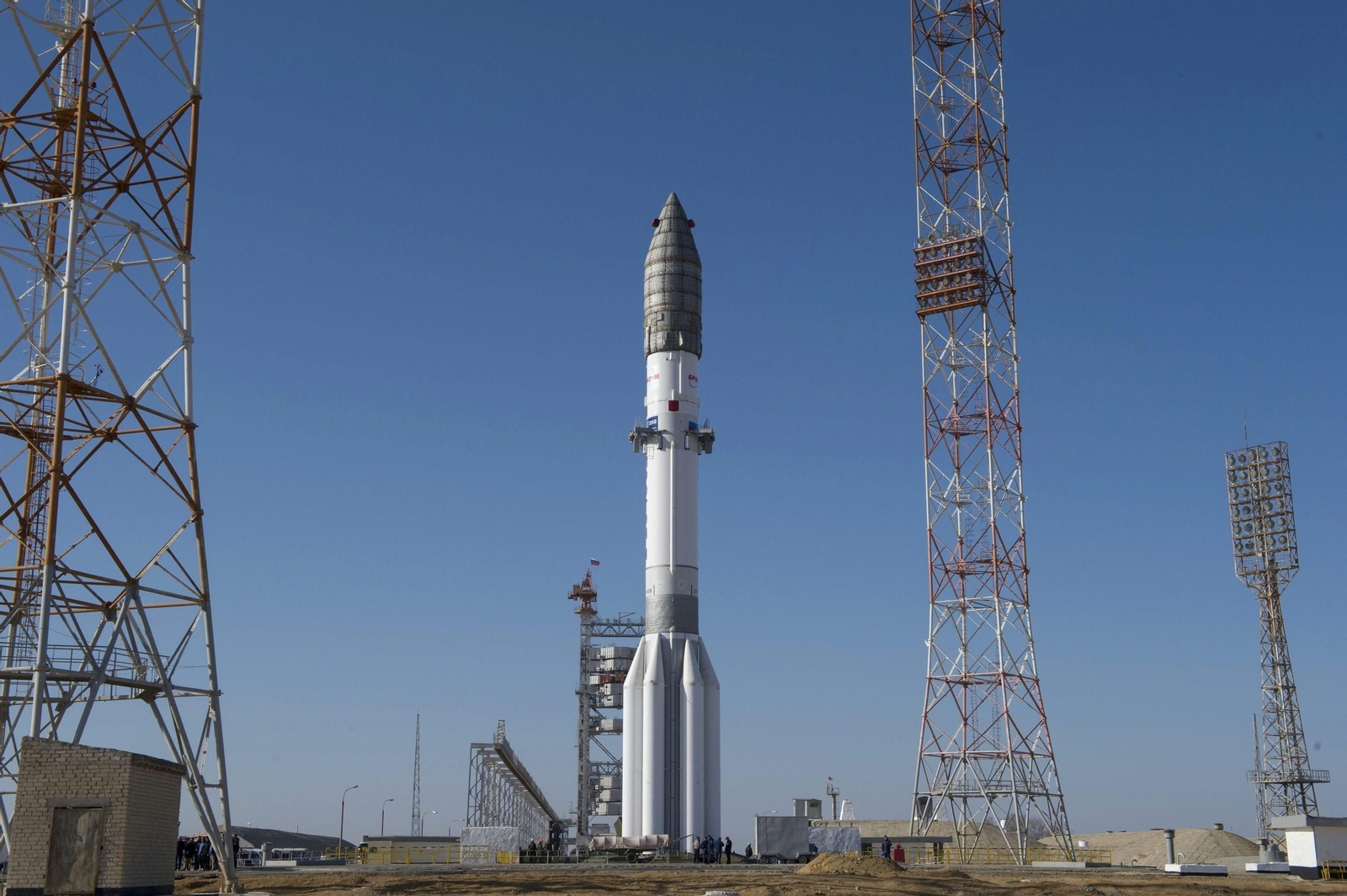 El cohete Proton-M, en la plataforma de lanzamiento del cosmódromo de Baikonur.
