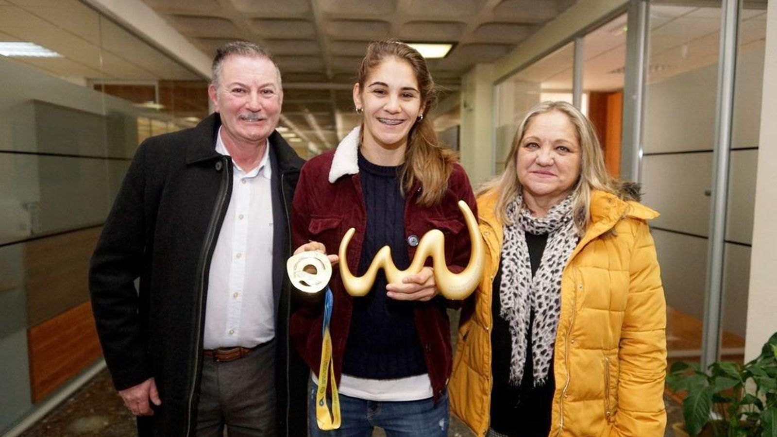 Abel Caballero recibe a la jugadora Carolina González