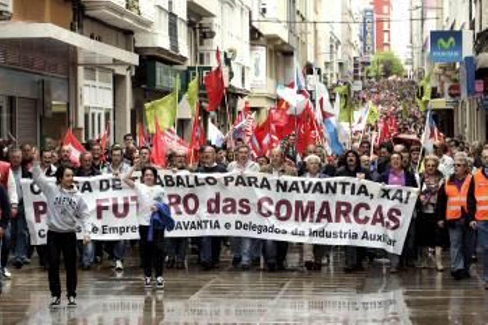 Cabecera de la manifestación,por una de las calles de Ferrol (Foto: Kiko Delgado)
