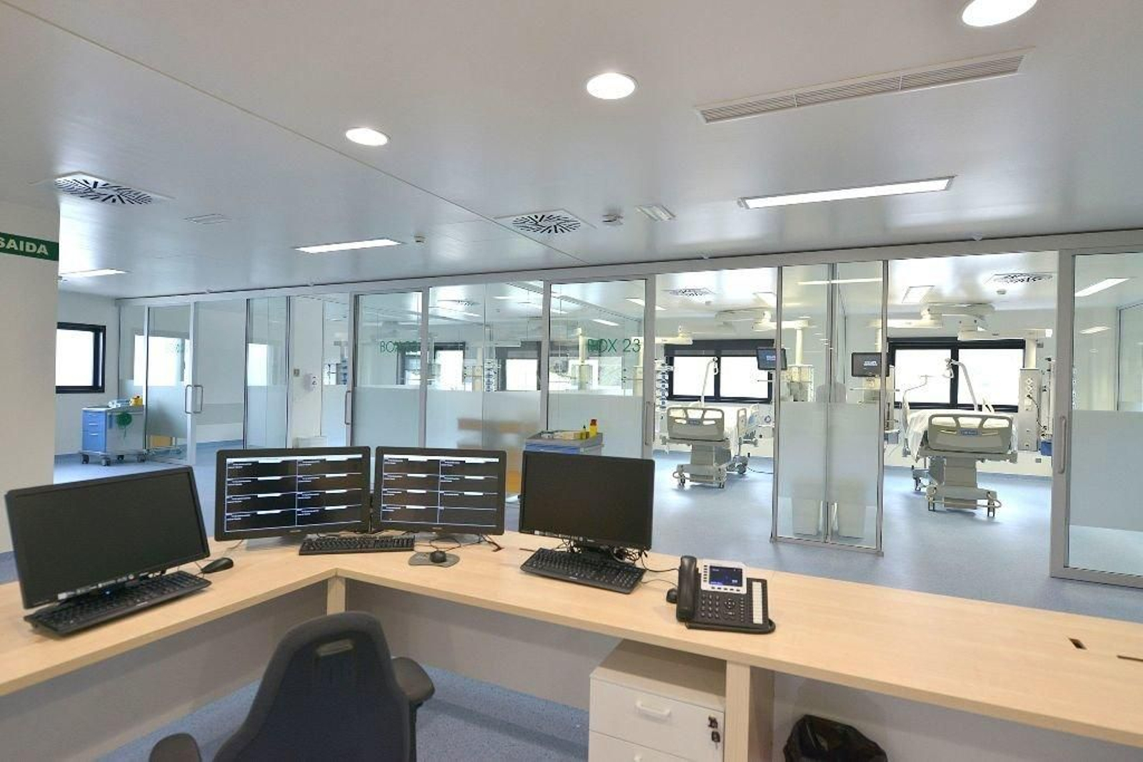 Una imagen de las instalaciones de la UCI del Cunqueiro unos días antes de su apertura.