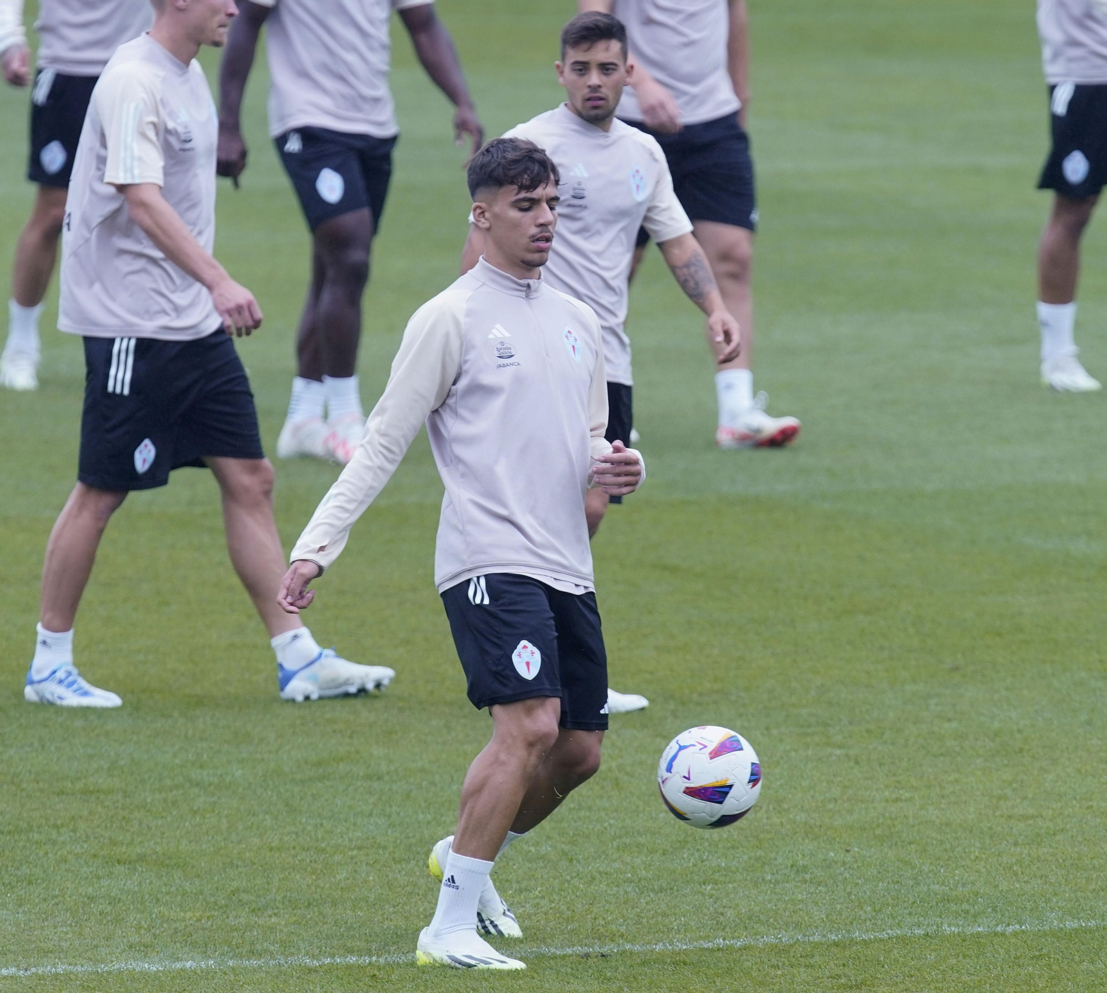 Gabri Veiga en el entrenamiento del Celta en Mos.
