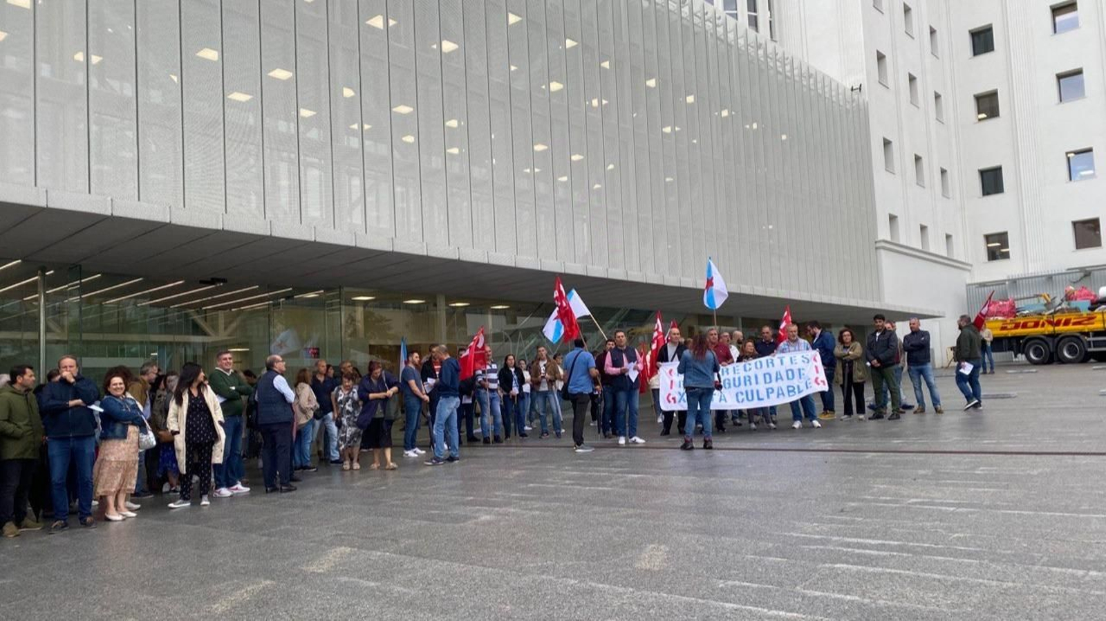 Movilización frente a la Cidade da Xustiza. // A.J.P.