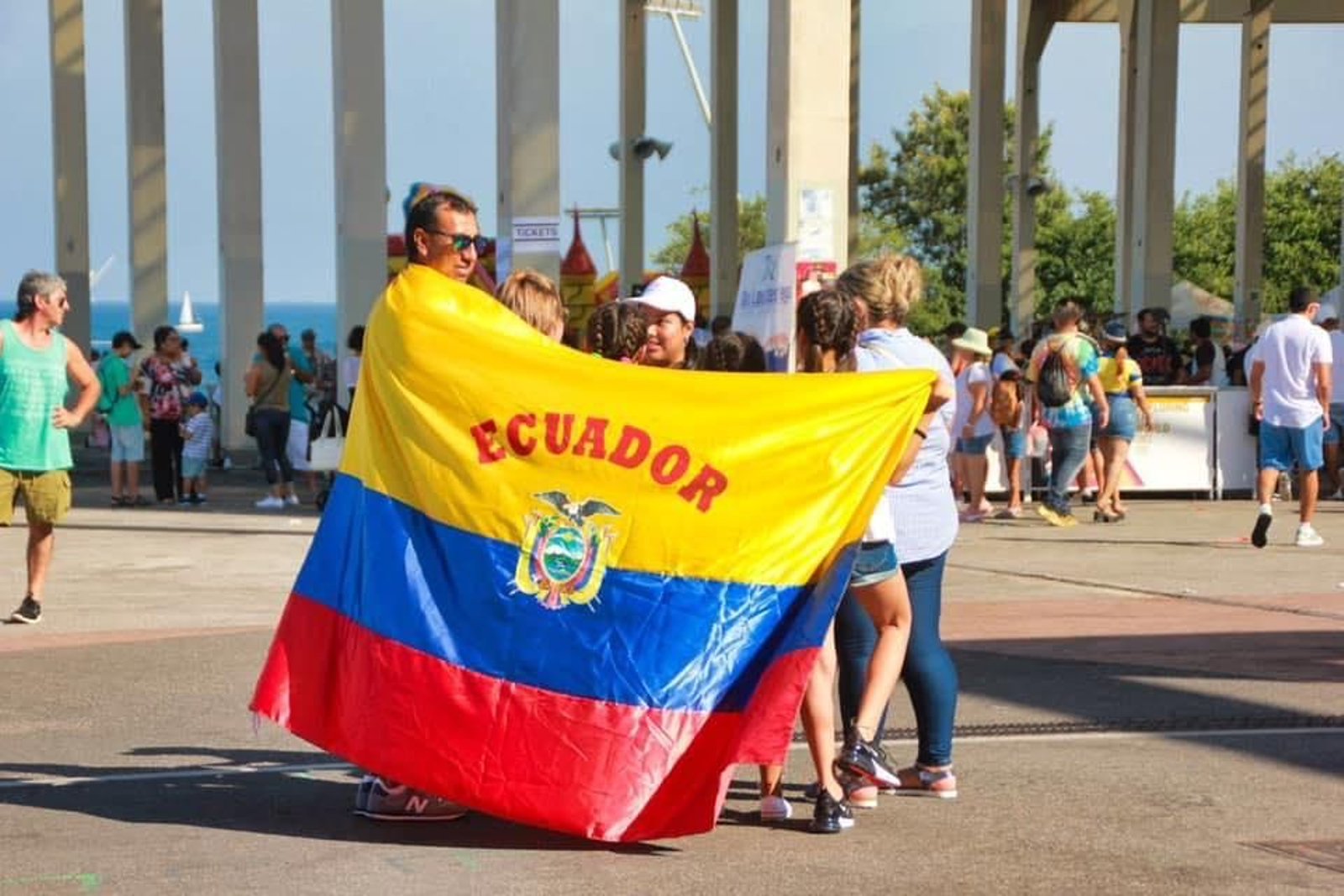 FB: (Comunidad Ecuatoriana)