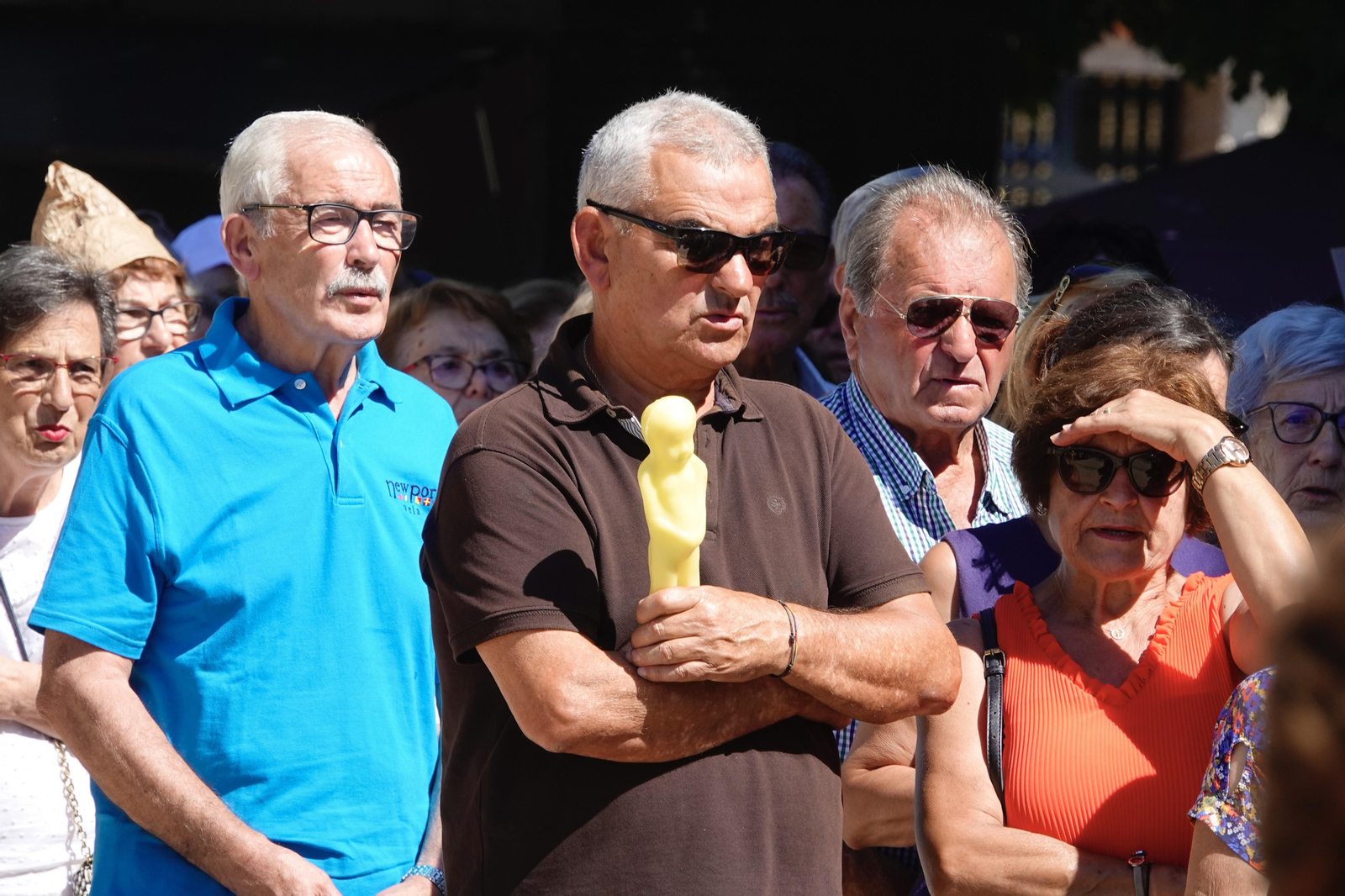 Asistentes a la misa solemne en el Pazo de San Roque.