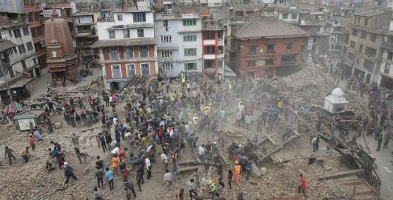 Trabajos de rescate en las calles de Katmandú, tras el terremoto que asoló Nepal.