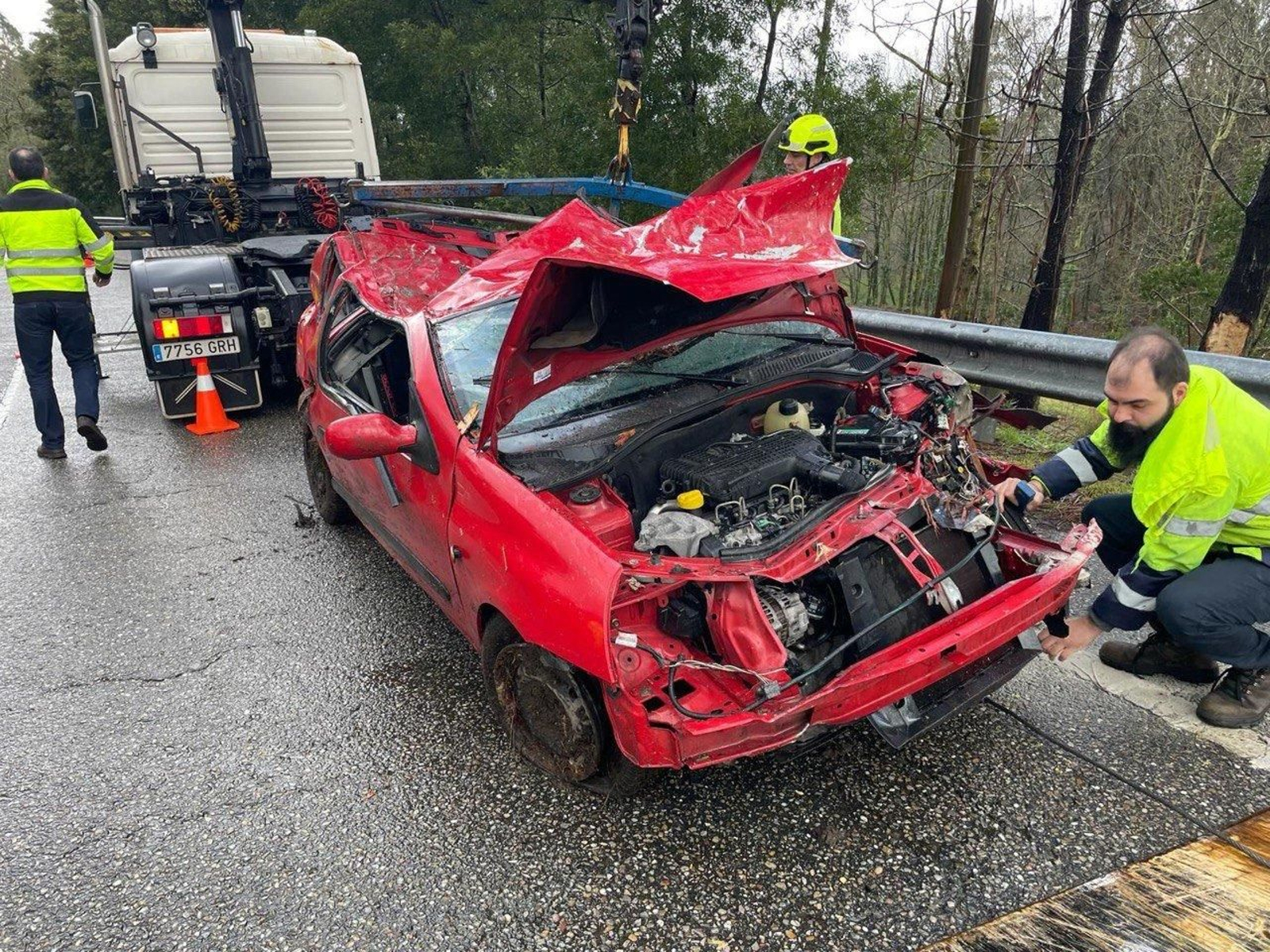El estado del vehículo tras el accidente en Ponteareas.