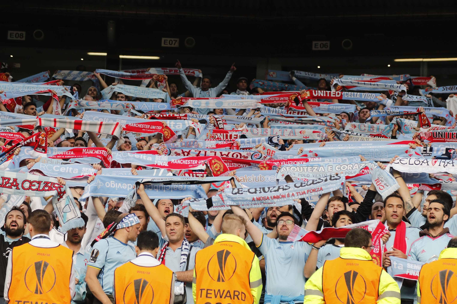Las mejores imágenes del partido de vuelta entre Manchester United y Celta (1-1). // J.V. Landín