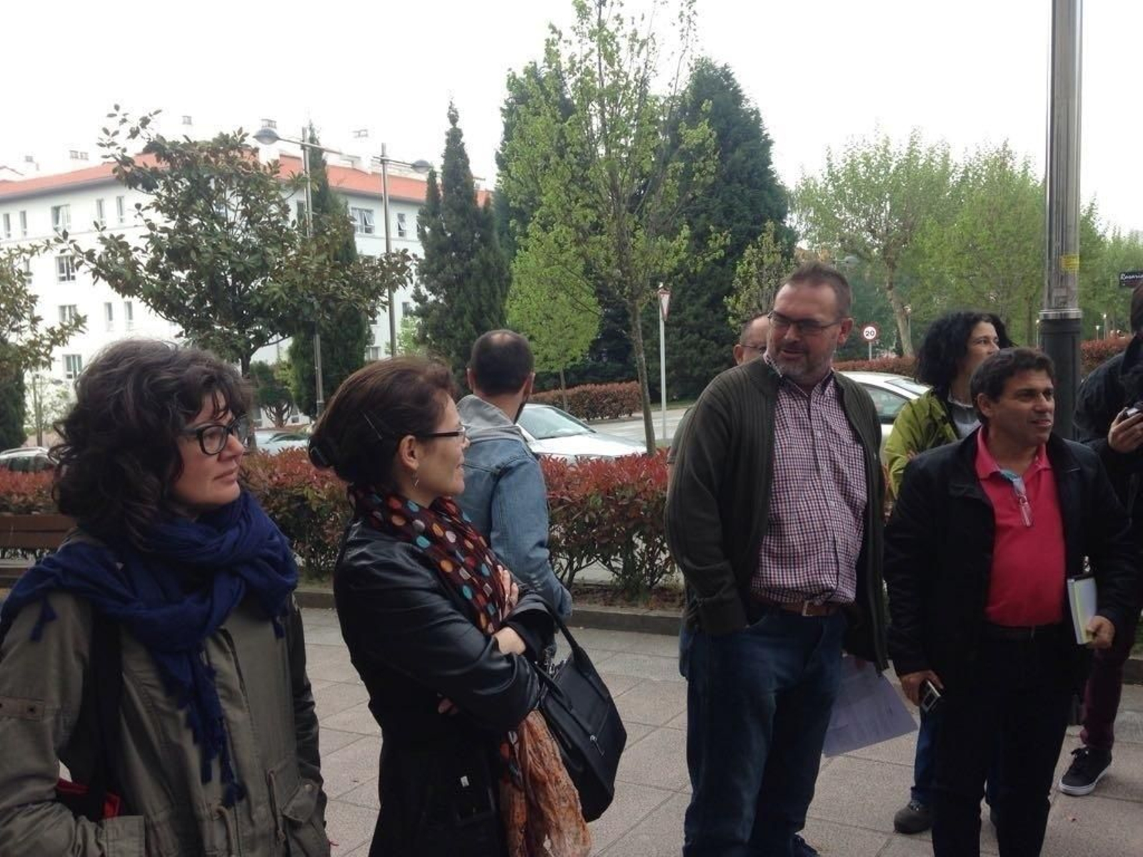 Miembros del Foro Galego da Inmigración durante una deportación.