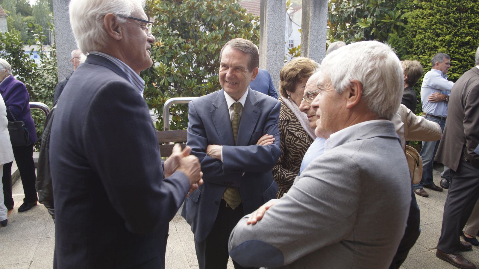 Abel Caballero, con Freixanes e os concelleiros Cayetano Rodríguez e  Manel Fernández, no velatorio.
