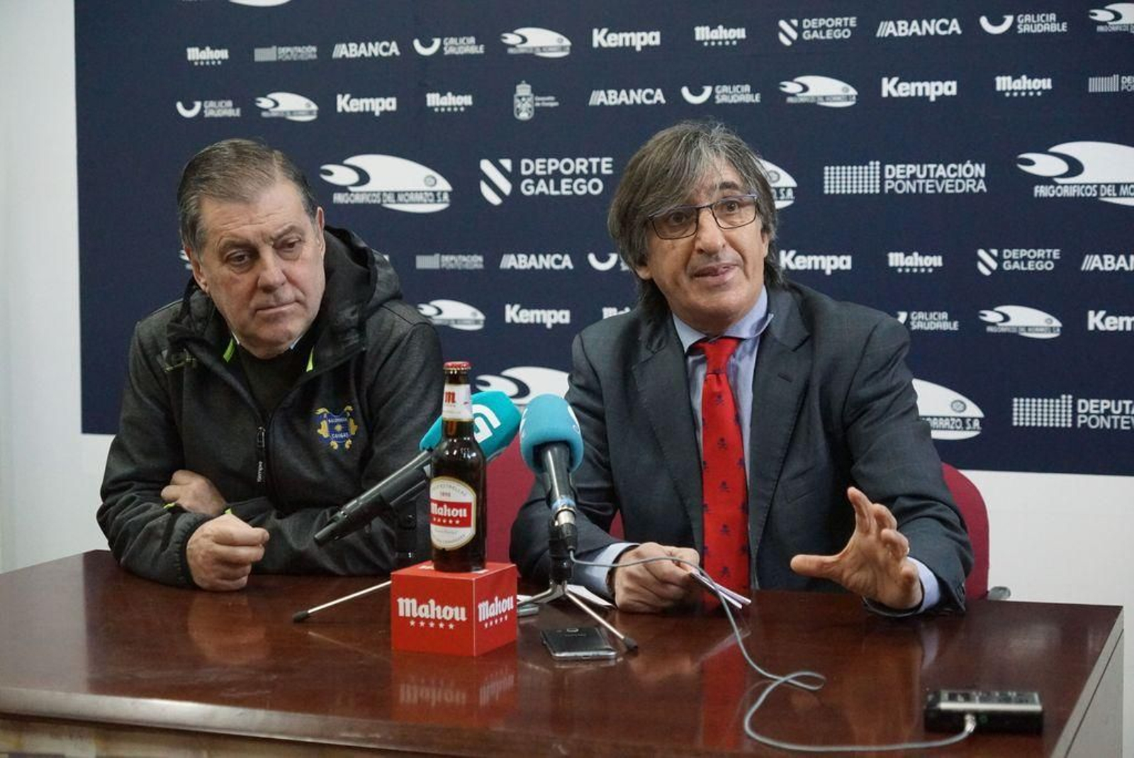 Manuel Camiña y el abogado del Cangas, Alberto González.