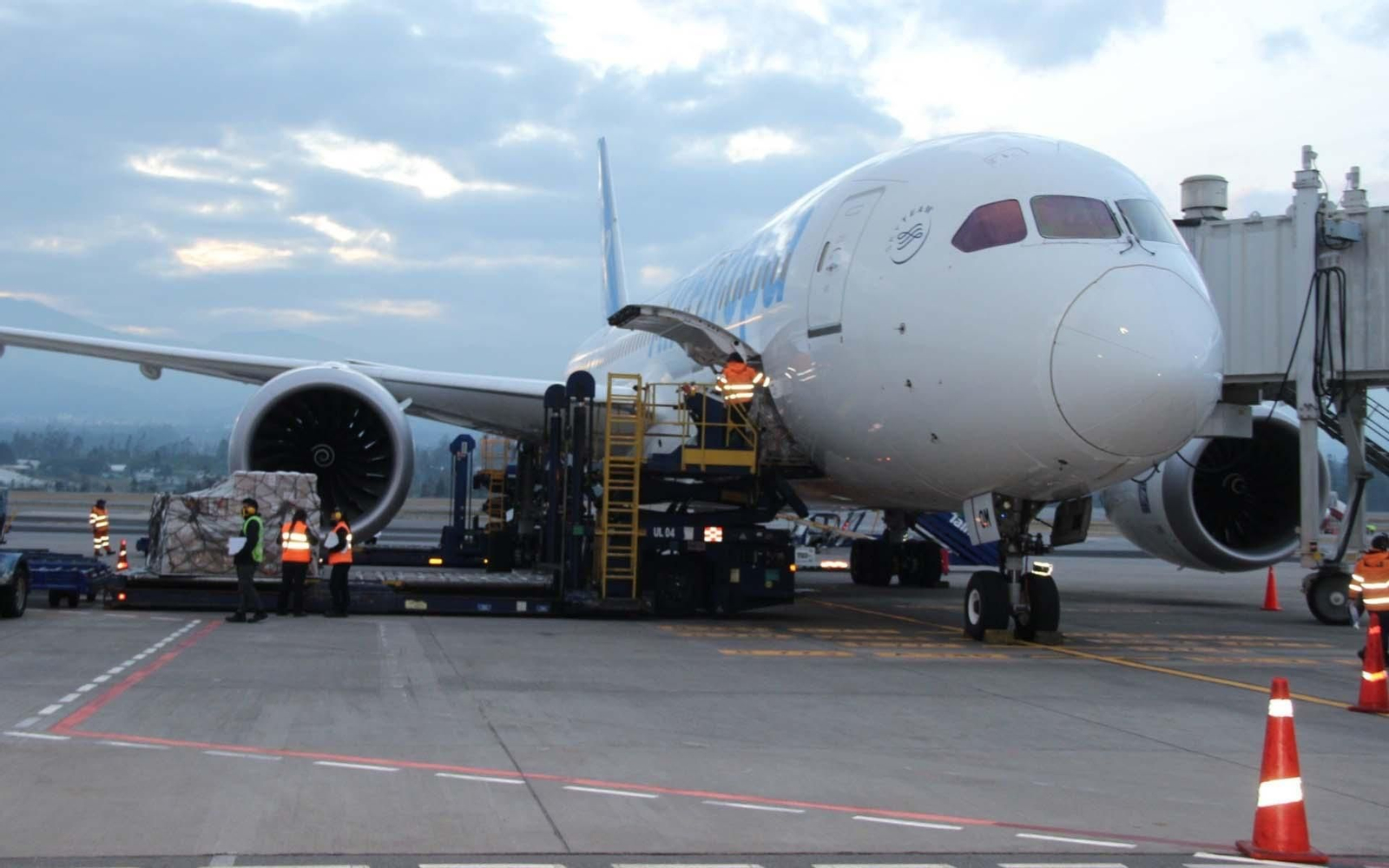 Un avión de Air Europa en el Aeropuerto Internacional Mariscal Sucre de Quito (Ecuador). EFE/ Ministerio de Relaciones Exteriores de Ecuador