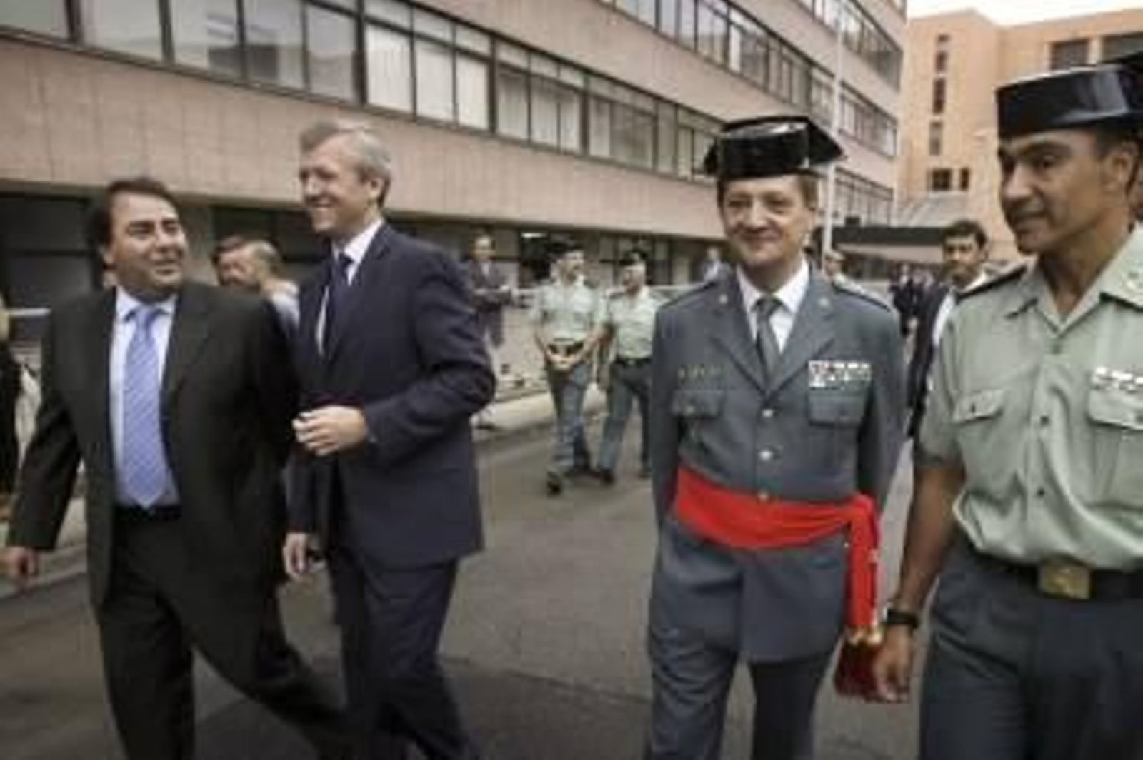 Negreira, Rueda y Faustino Álvarez, tras la toma de posesión del tercero. (Foto: J.C.)