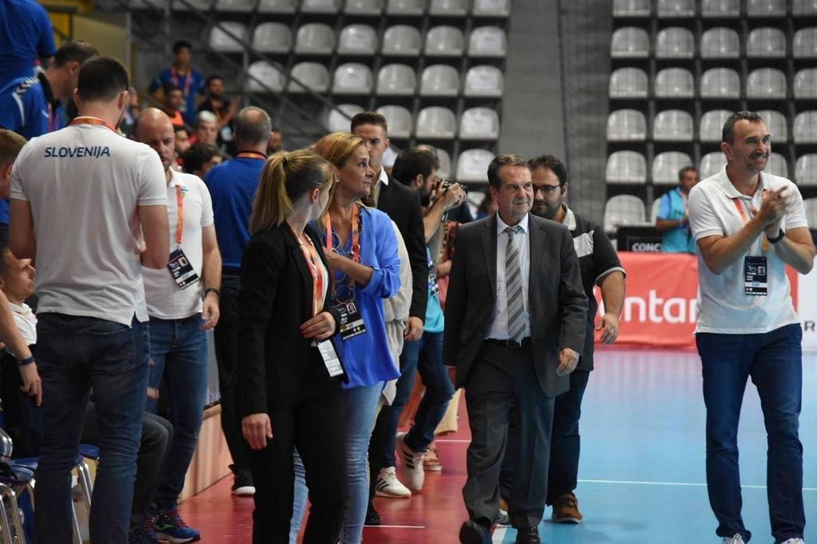 Abel Caballero y Carmela Silva entregaron el premio MVP a Ocvirk.