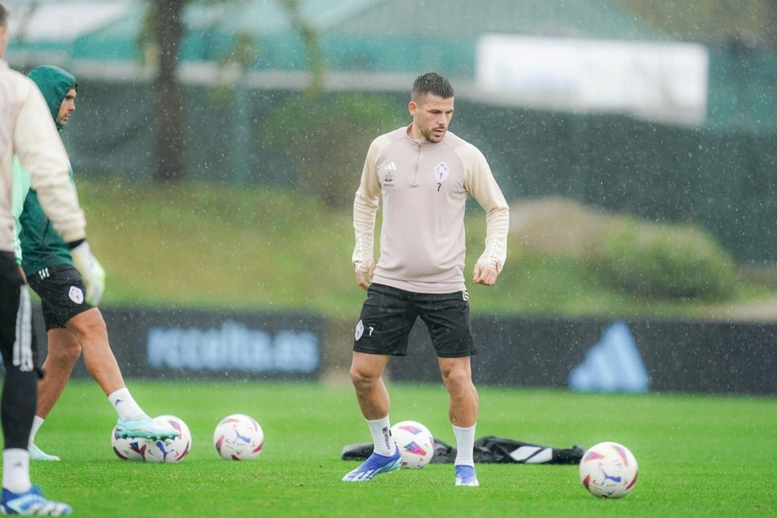 Carles Pérez firmó un doblete en Segovia y tiene opciones de ser titular contra el Sevilla.
