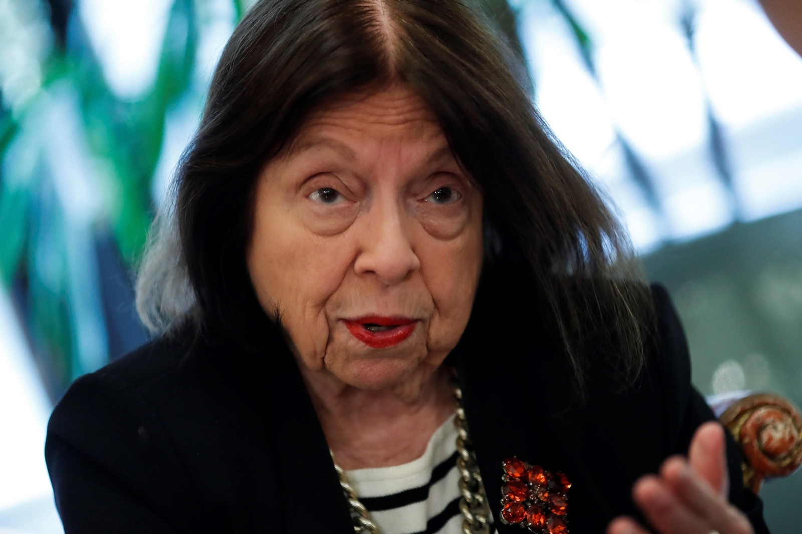 En la imagen la escritora brasileña Nélida Piñón, durante una entrevista en Buenos Aires (Argentina). EFE/David Fernández/Archivo