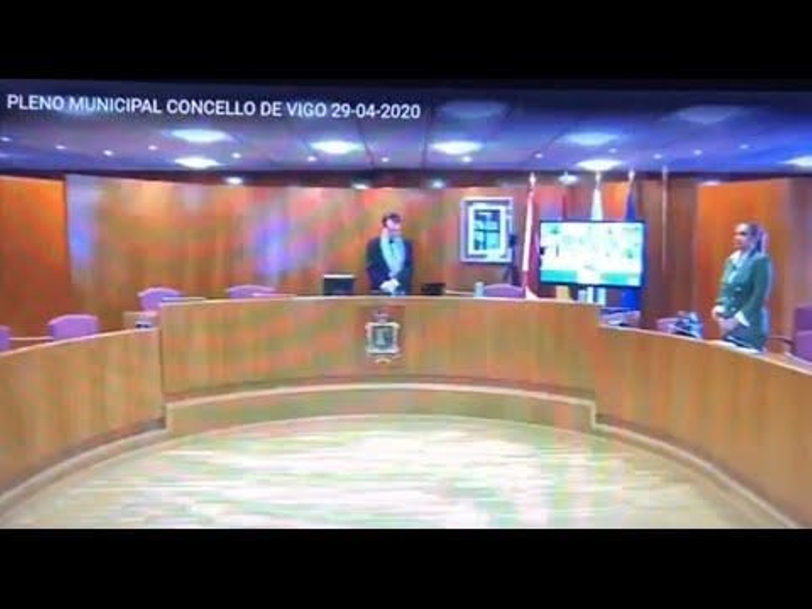 El pleno de Vigo empieza con tres minutos de silencio por las víctimas del coronavirus