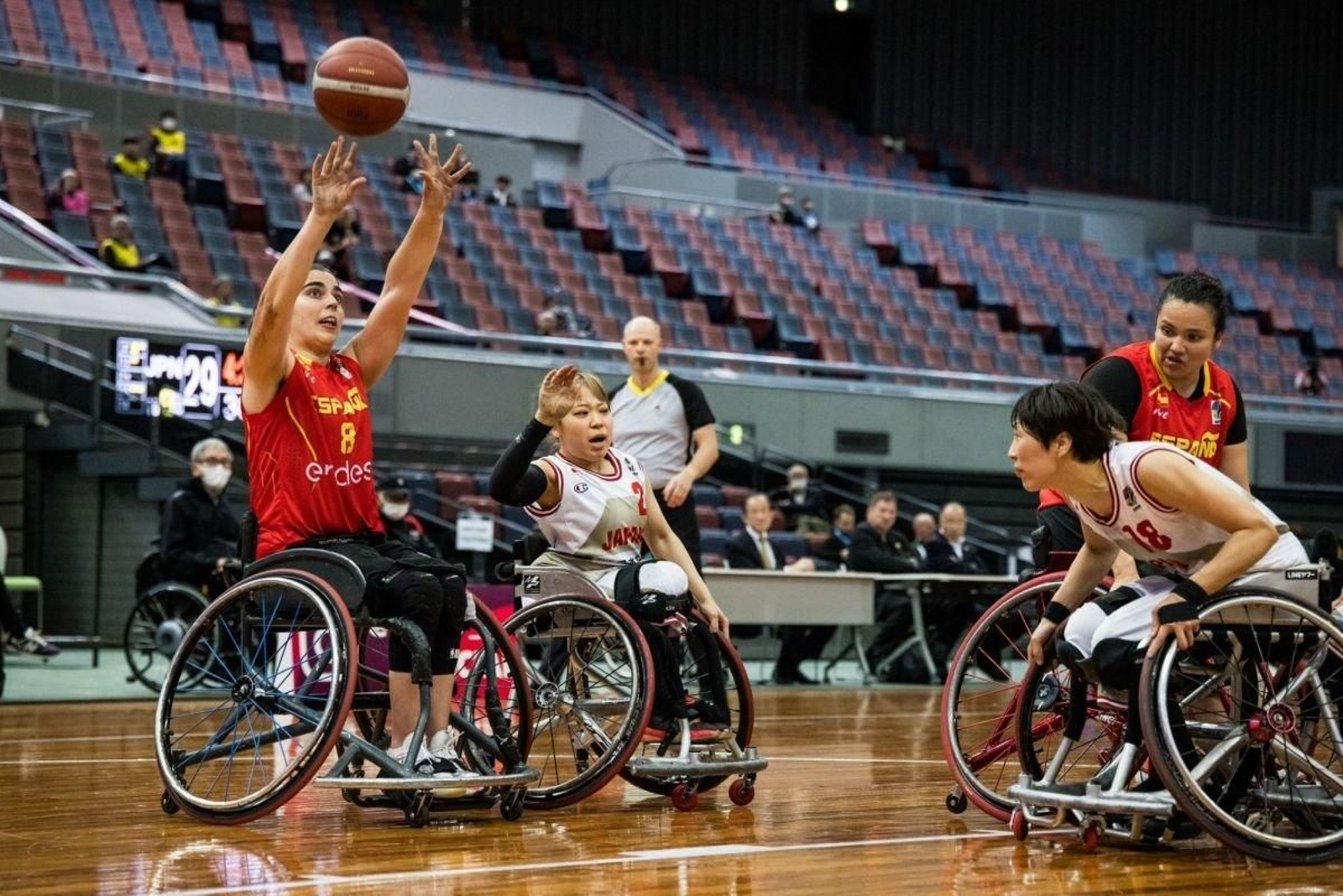 La selección española femenina se impuso ayer a la anfitriona.