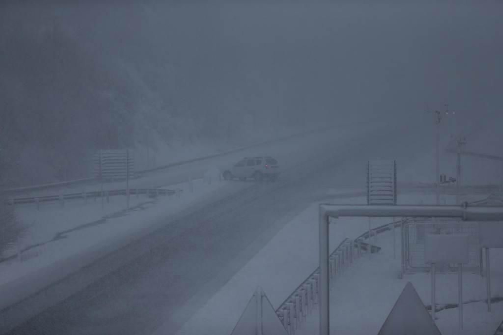 Cortada la A52 por nieve _ Alberte 19