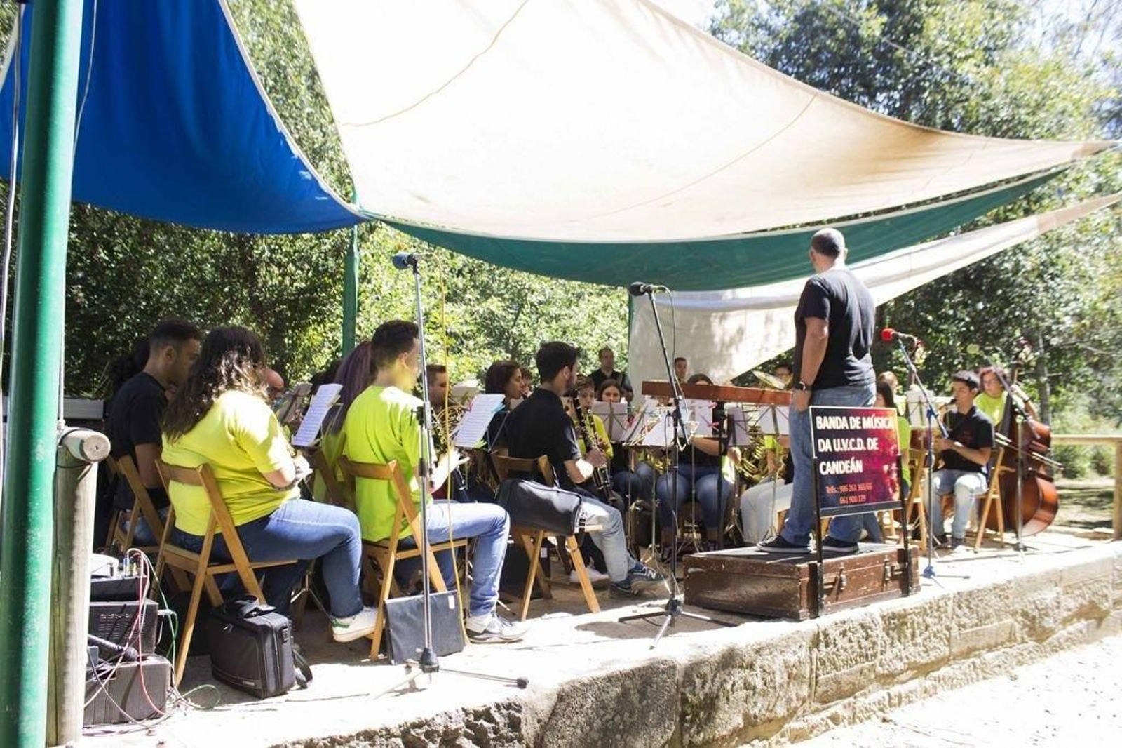 La Banda de Música de la U.V.C.D. de Candeán amenizó la romería con sus melodías.
