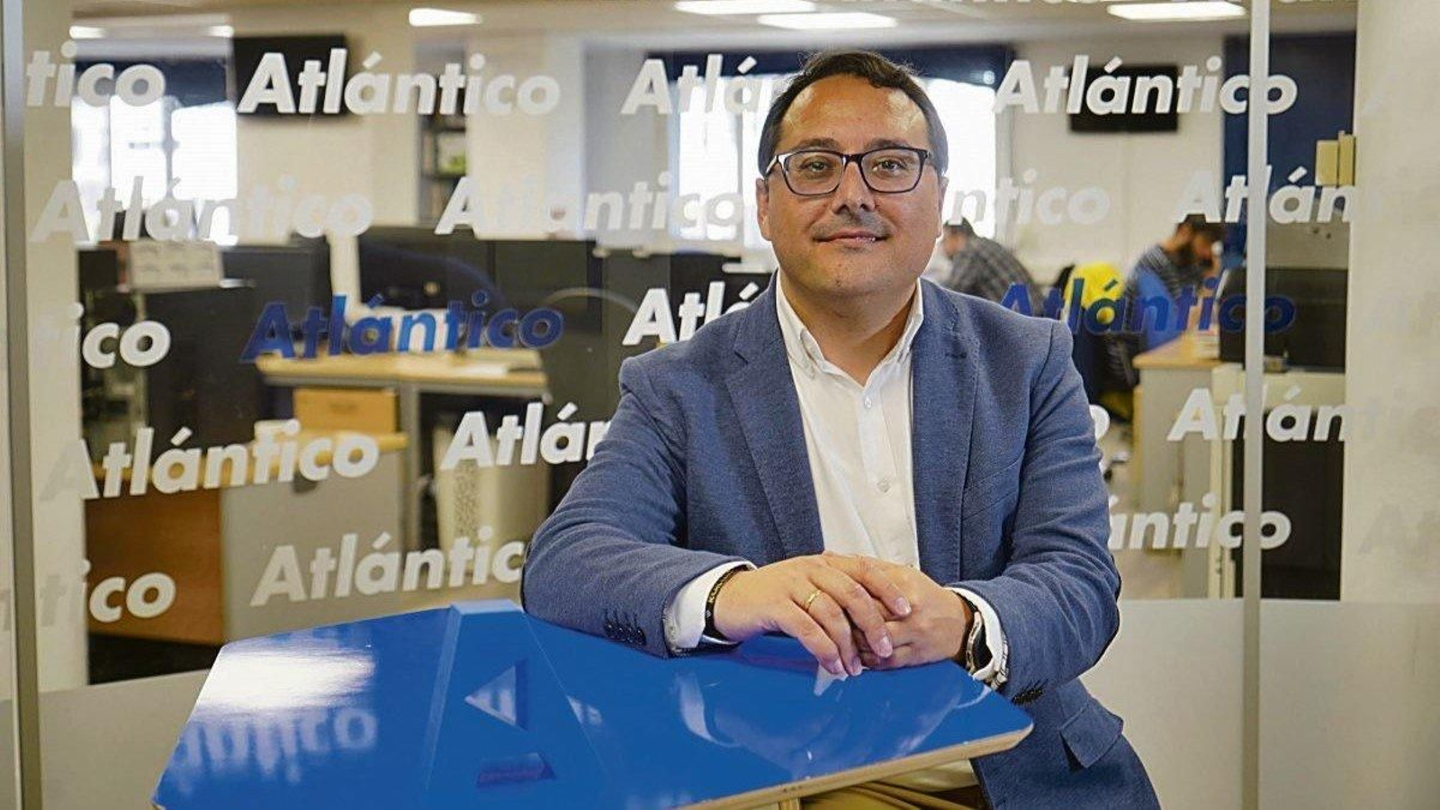 Carlos Rodríguez en el set TV de Atlántico.