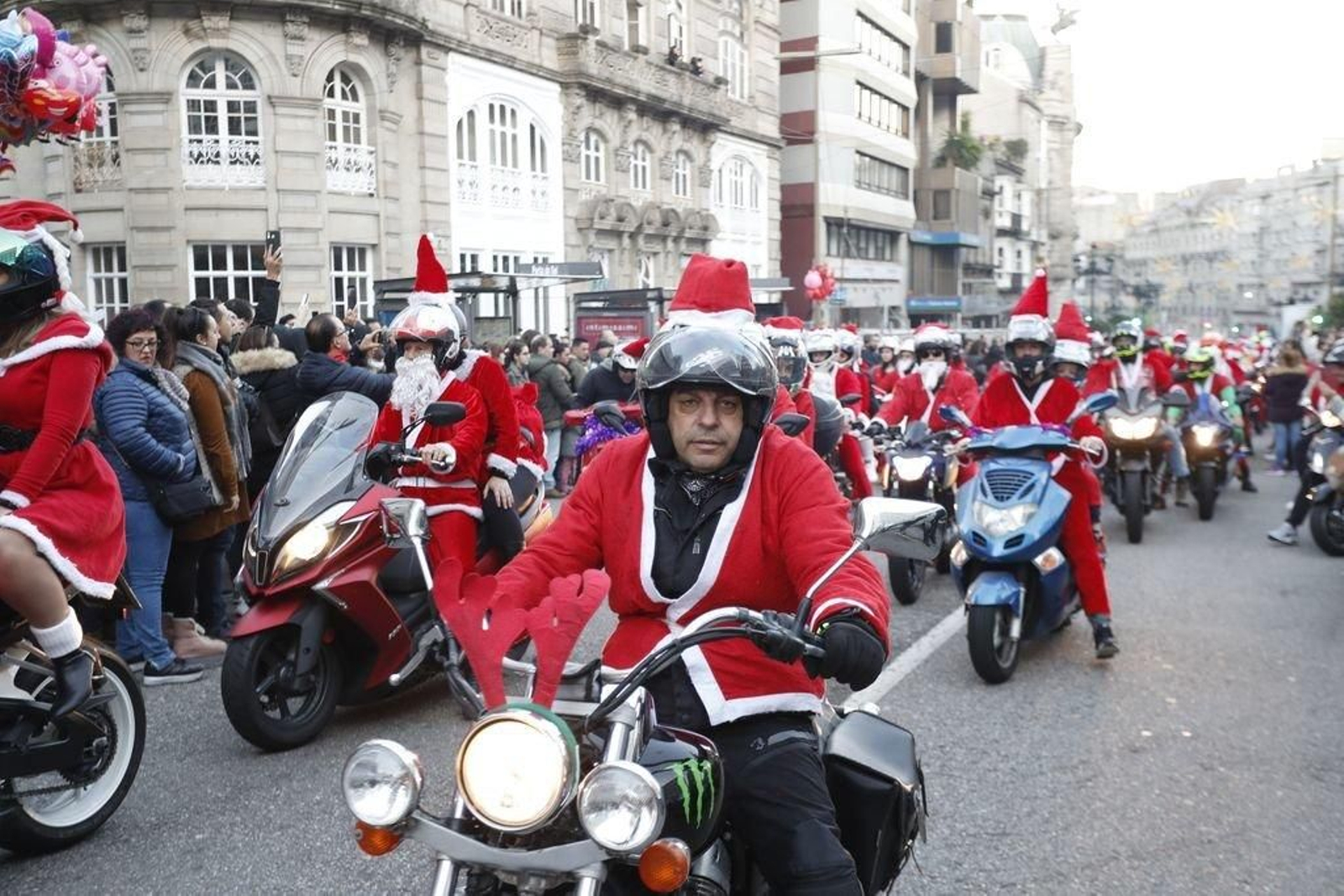 La papanoelada motera toma las calles de Vigo 79