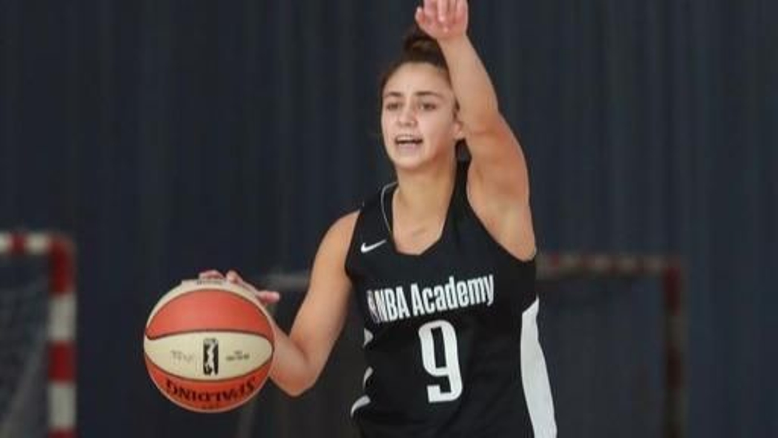 Florencia Niski participó en febrero en un campus de la NBA.