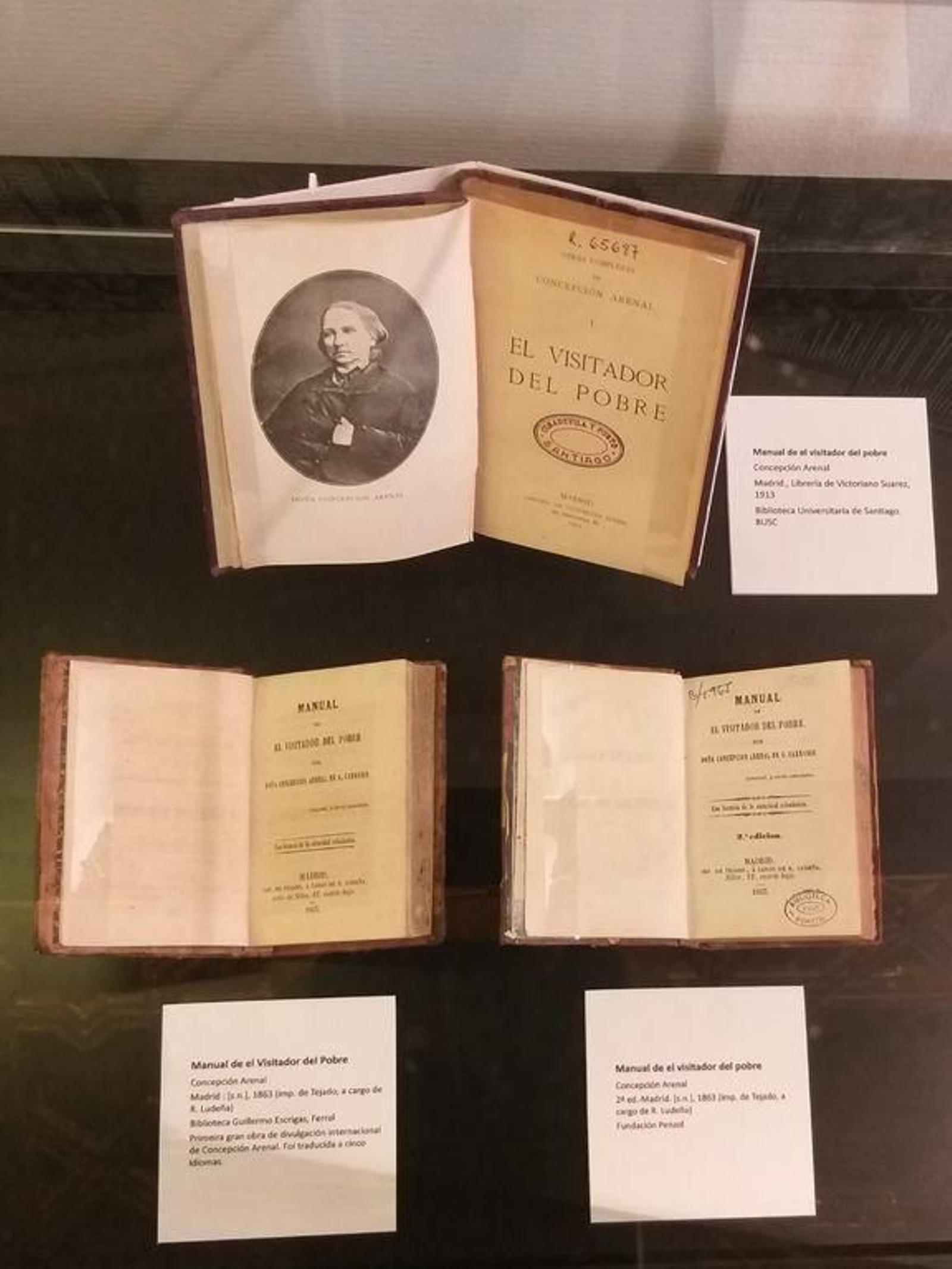 O exemplar cedido pola Fundación Penzol (dereita)para a exposición.