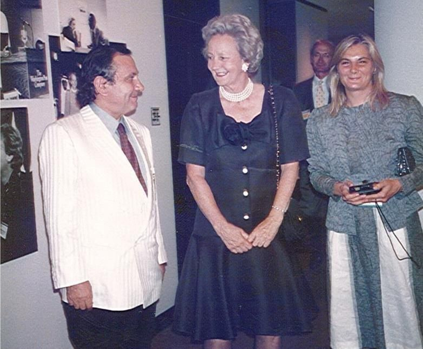 Con la histórica presidenta del Washington Post, Katherine Graham (centro).