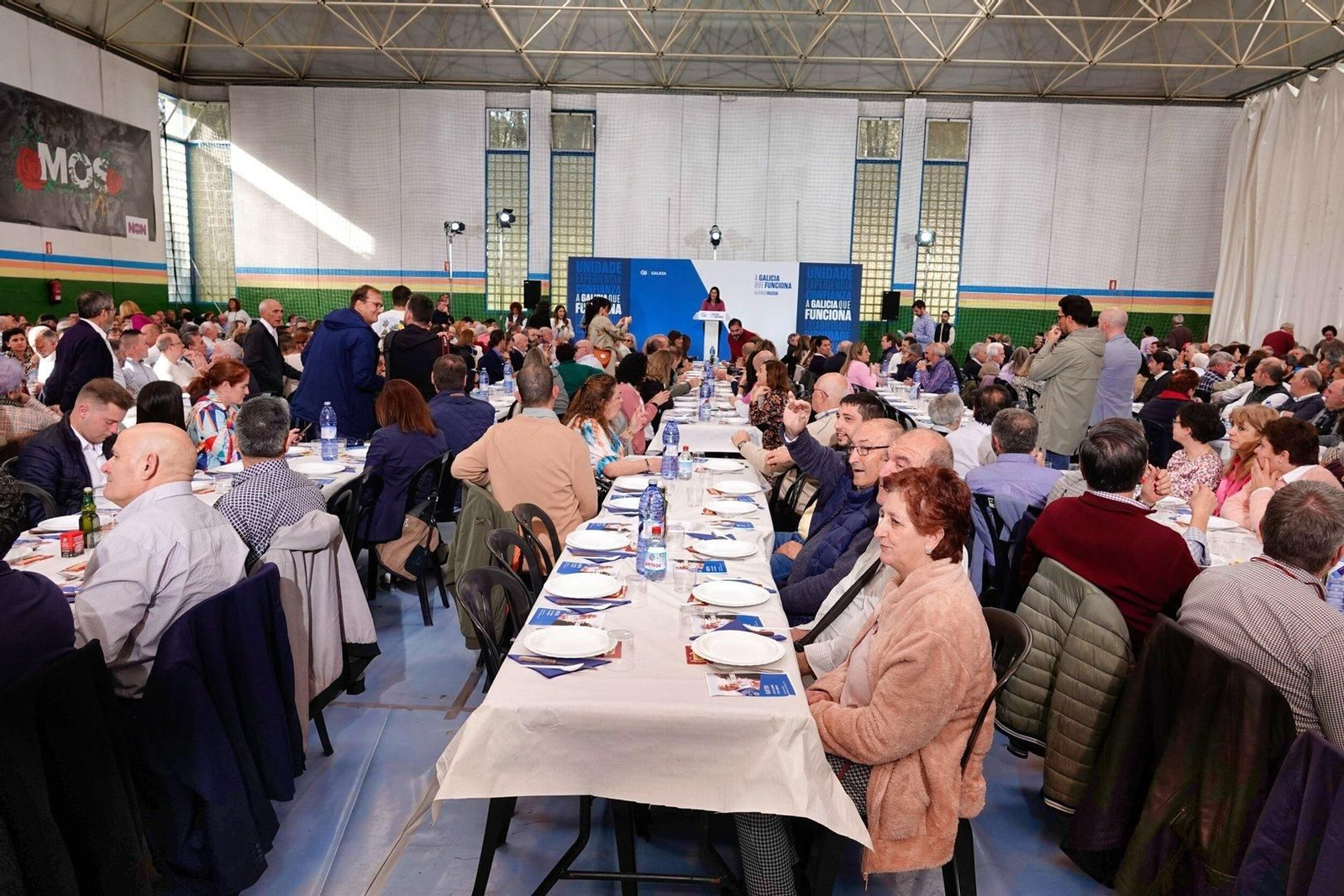 Comida-mitín en Mos de Feijóo.