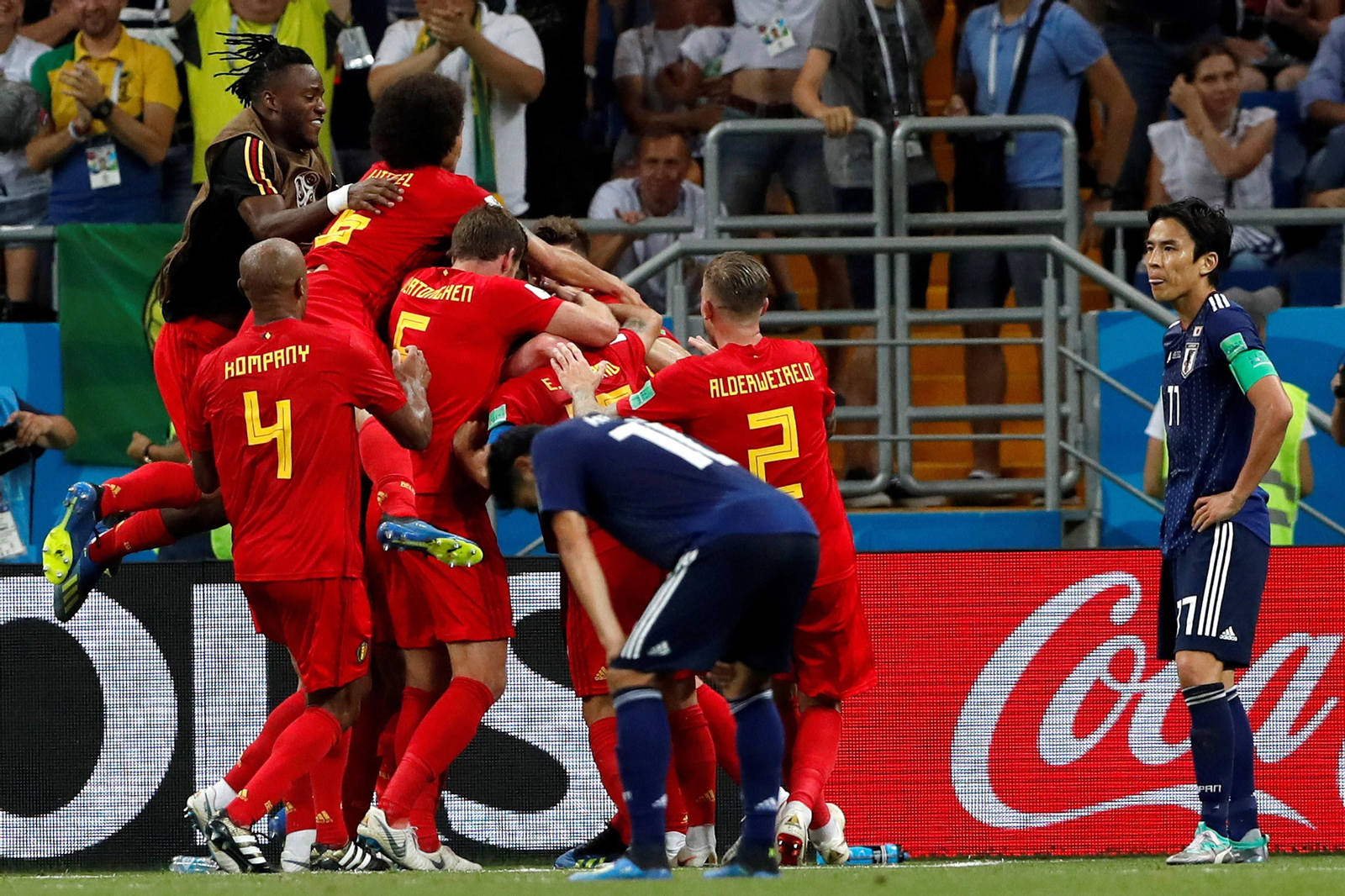 Los jugadores belgas celebran el 3-2 logrado en la última jugada del partido.