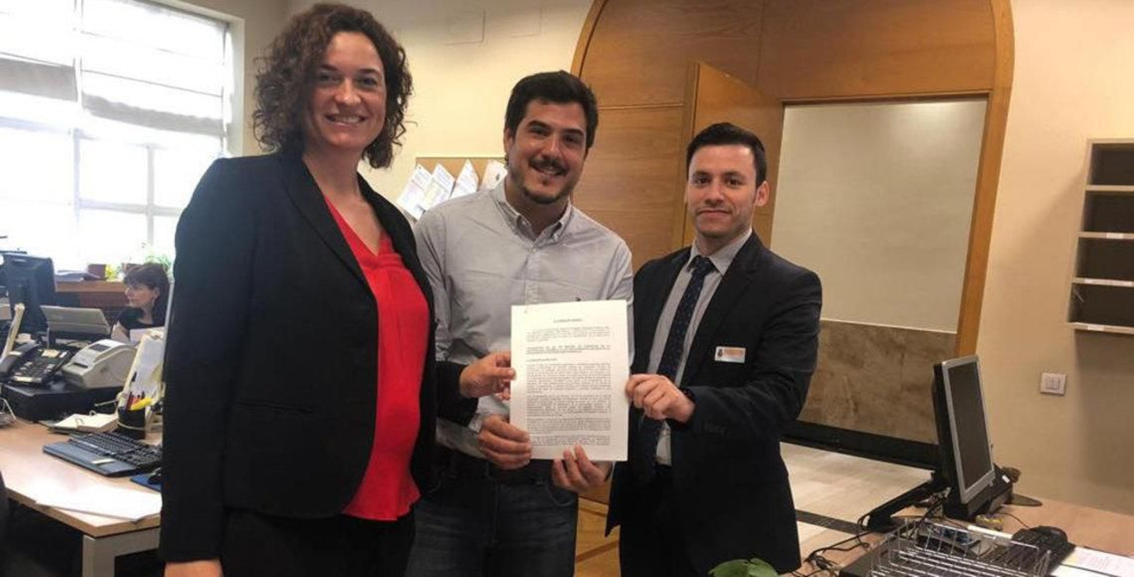 Juan Manuel de Hoz, de CeDEU, en el centro, el colectivo que más ha luchado por el cambio de Ley, con Sara Vila, a la izquierda y Dante Menes, a la derecha.