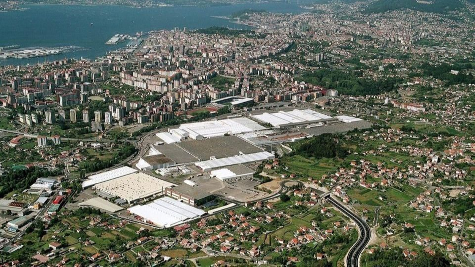 El Polígono de Balaídos es el más antiguo de la ciudad y Zona Franca tiene en marcha mejoras.