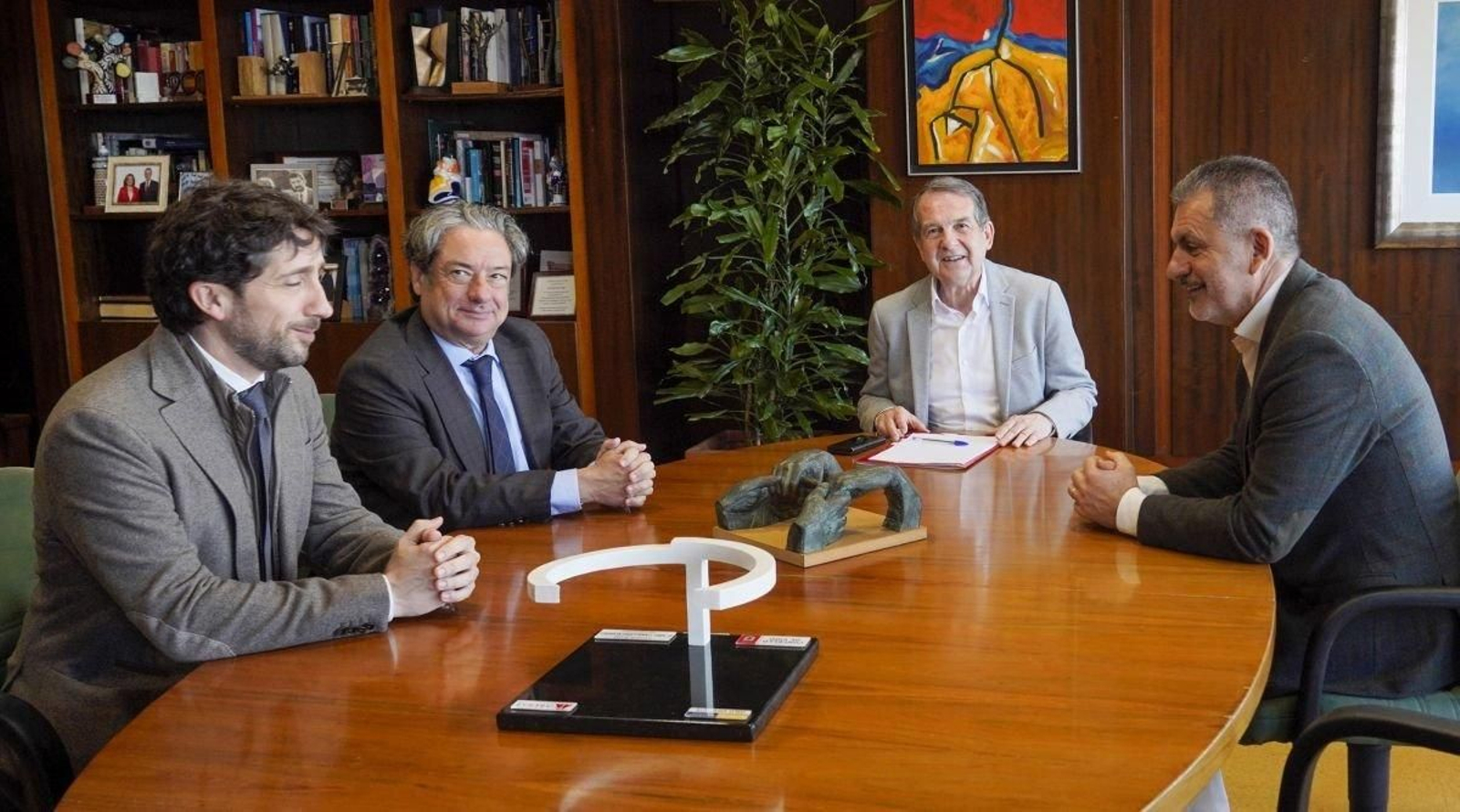 Caballero se reunió con en el Concello con Eloy García, presidente de Conxemar.