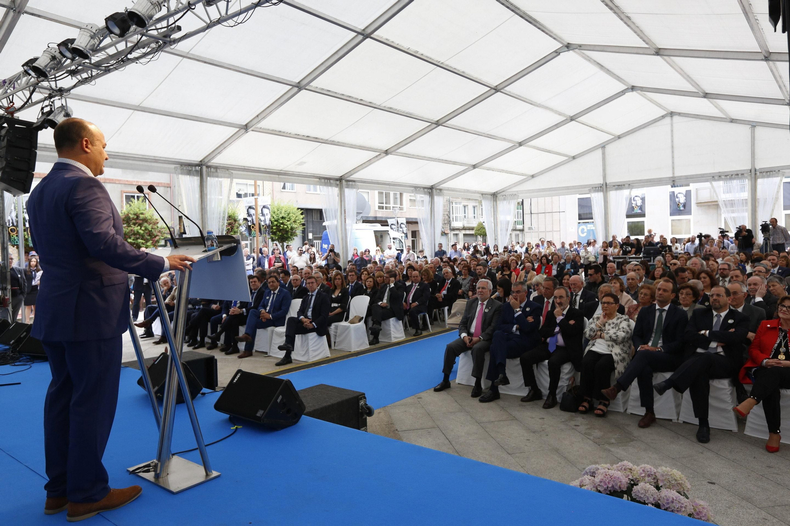O acto institucional desenvolveuse nunha carpa instalada na praza Carlos Casares de Xinzo e congregou a centos de persoas.